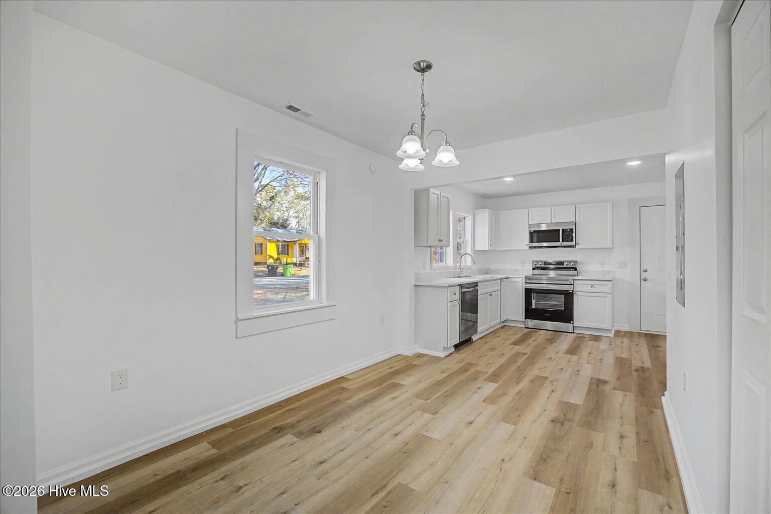 100554181 | Photo 10