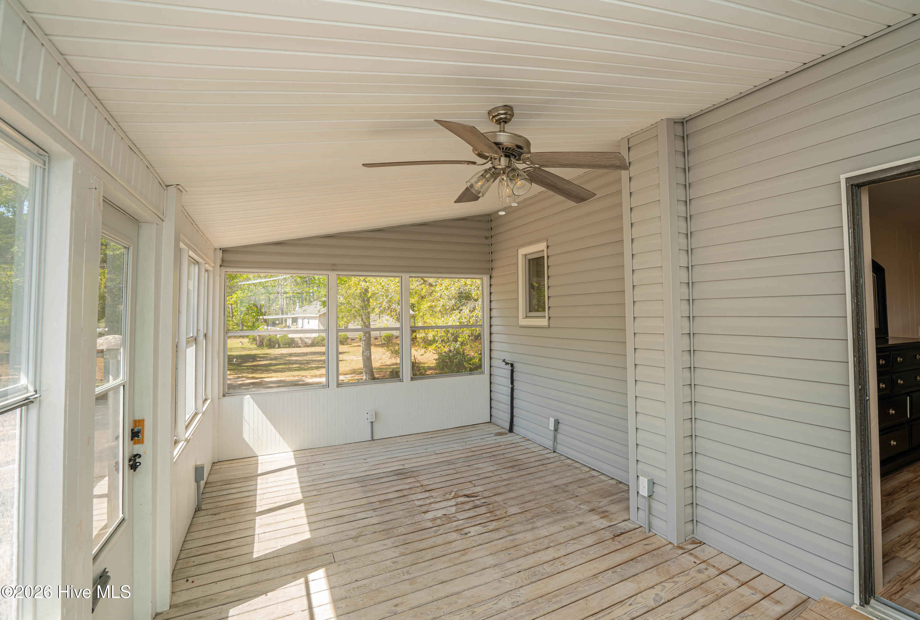 100567372 | Photo 65