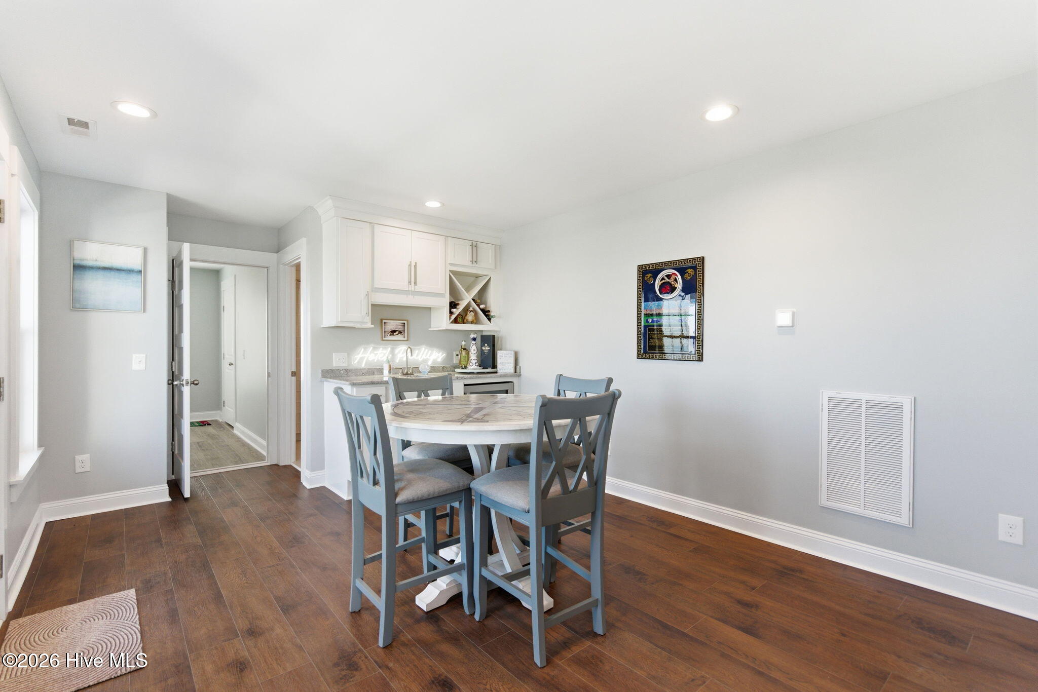 100570056 | Photo 52