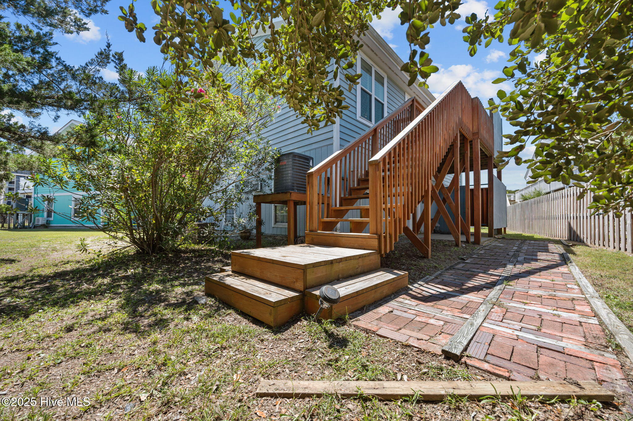 100528402 | Photo 37