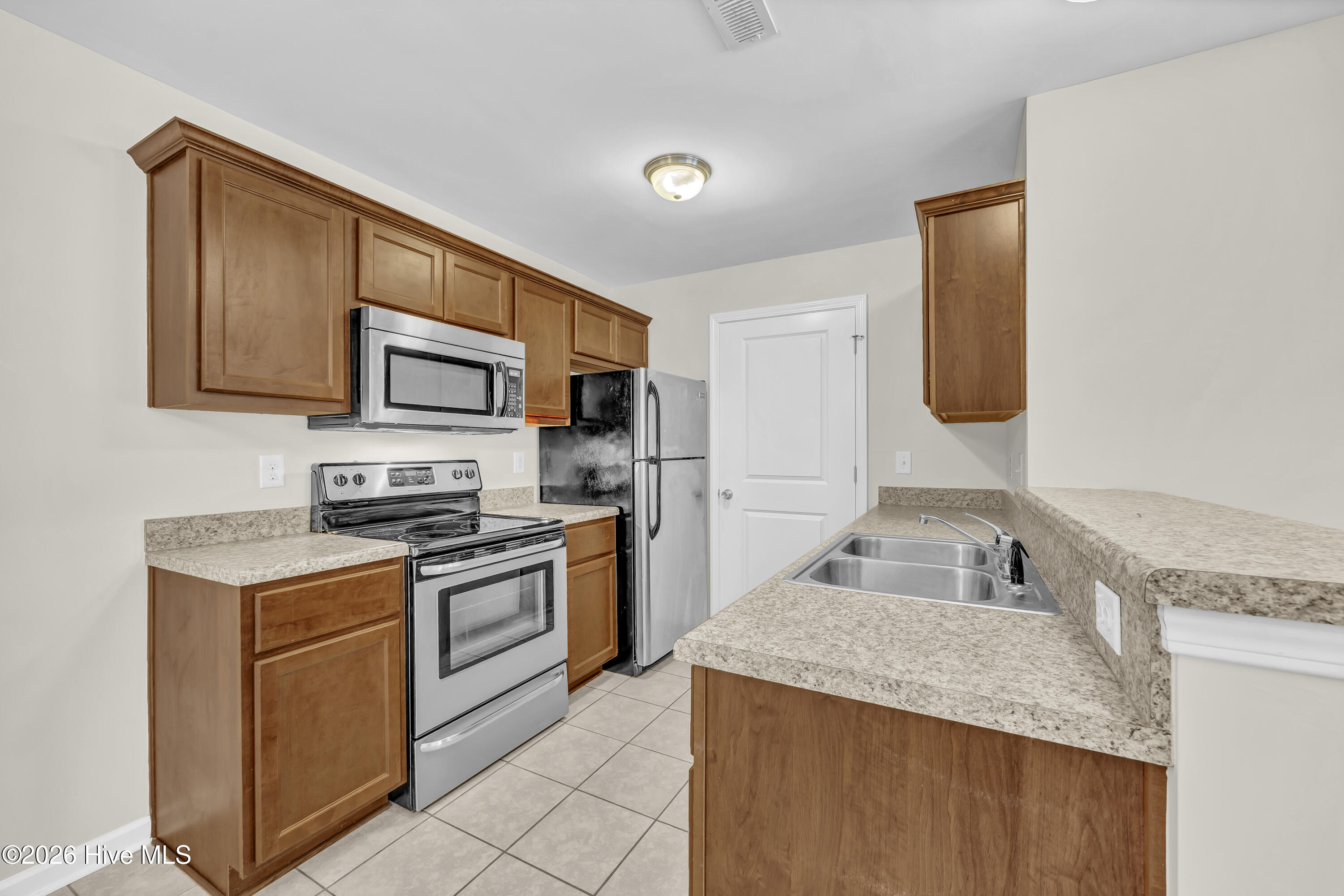 100566295 | Photo 11