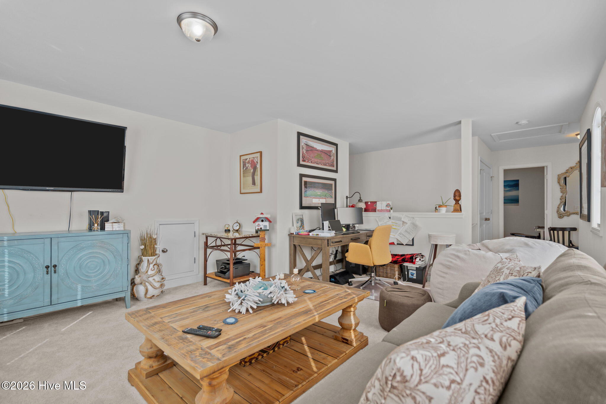 100548714 | Photo 27