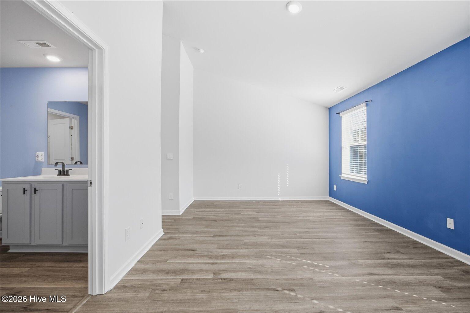 100548049 | Photo 55