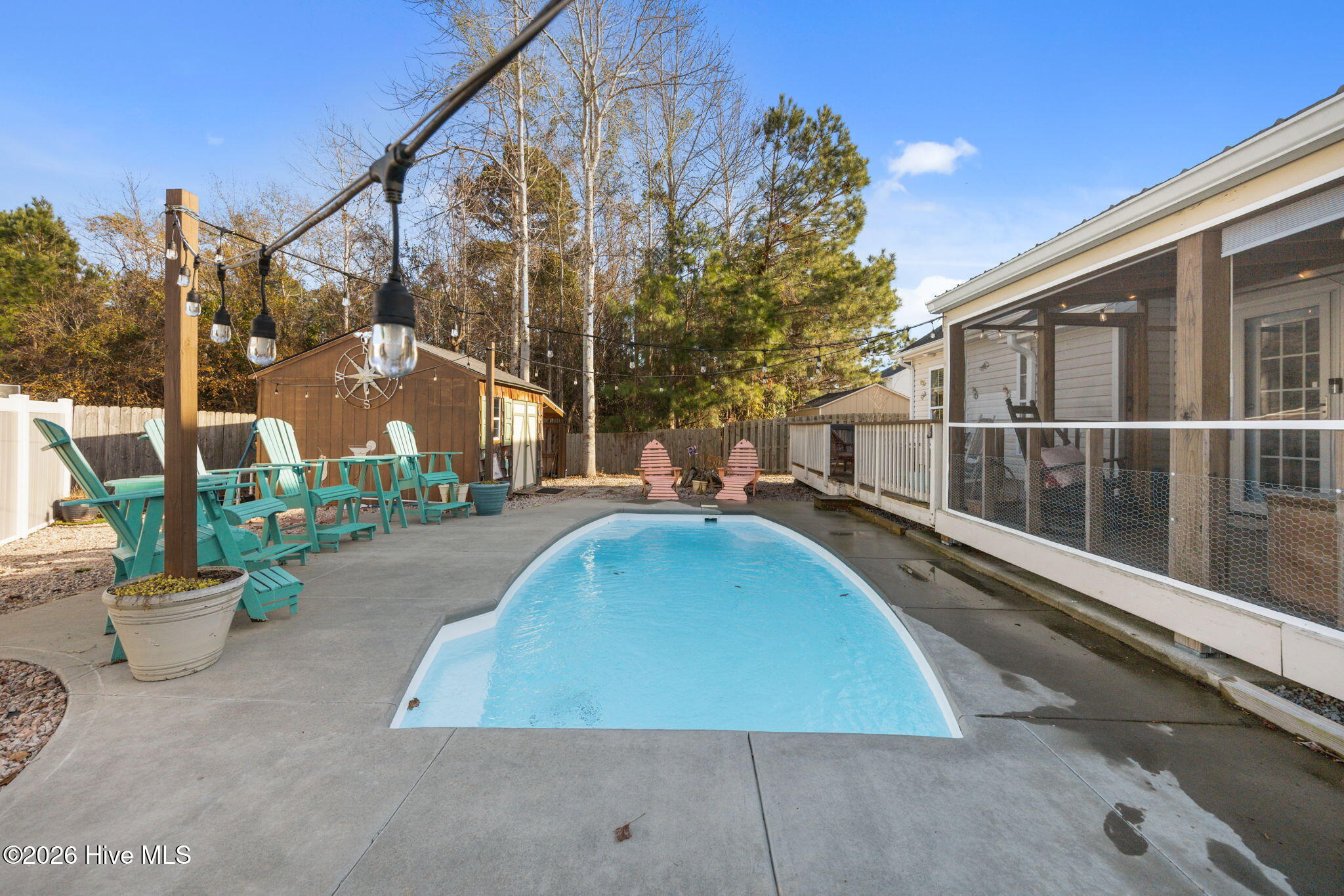 100548073 | Photo 43