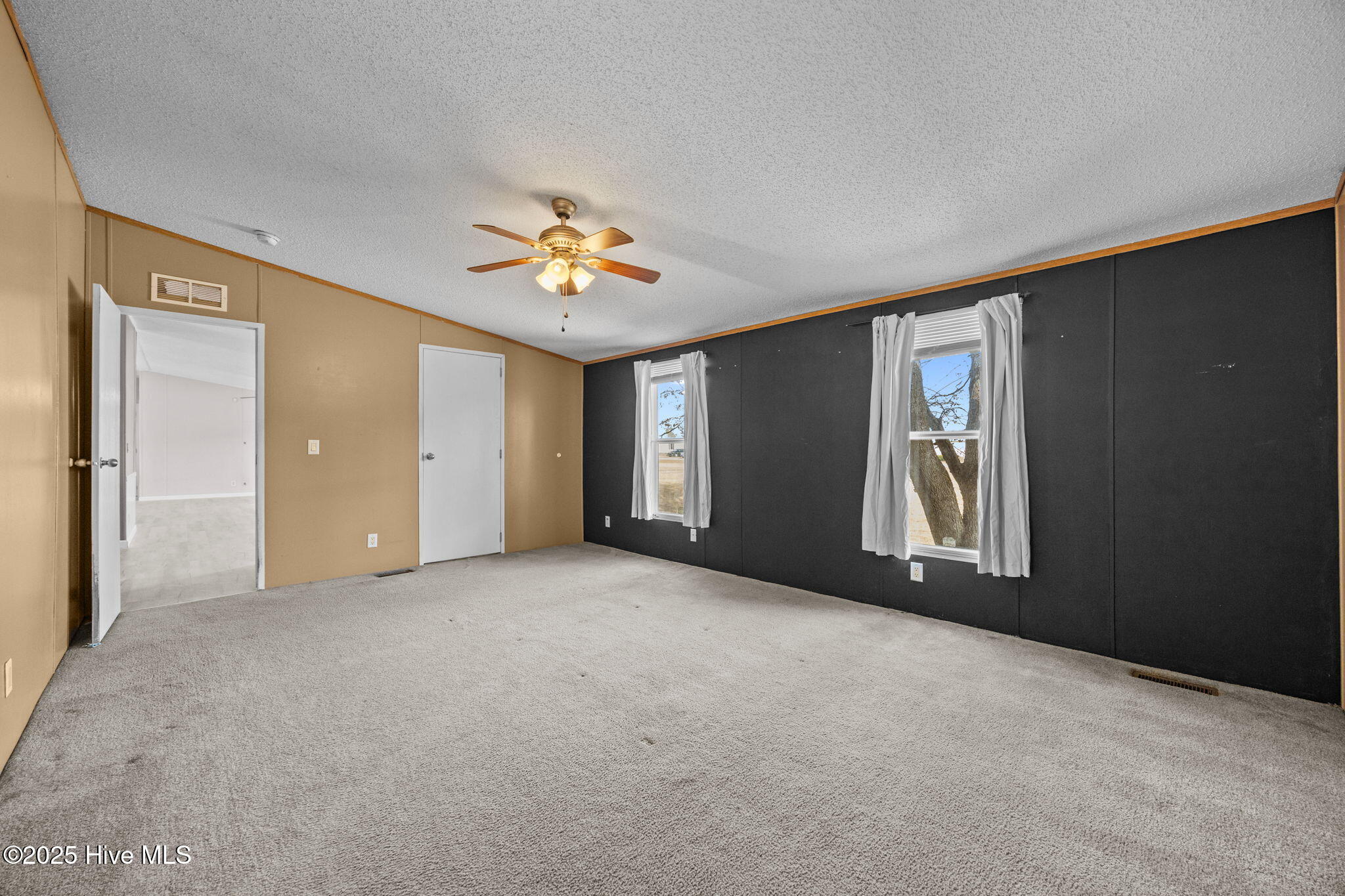 100546042 | Photo 17