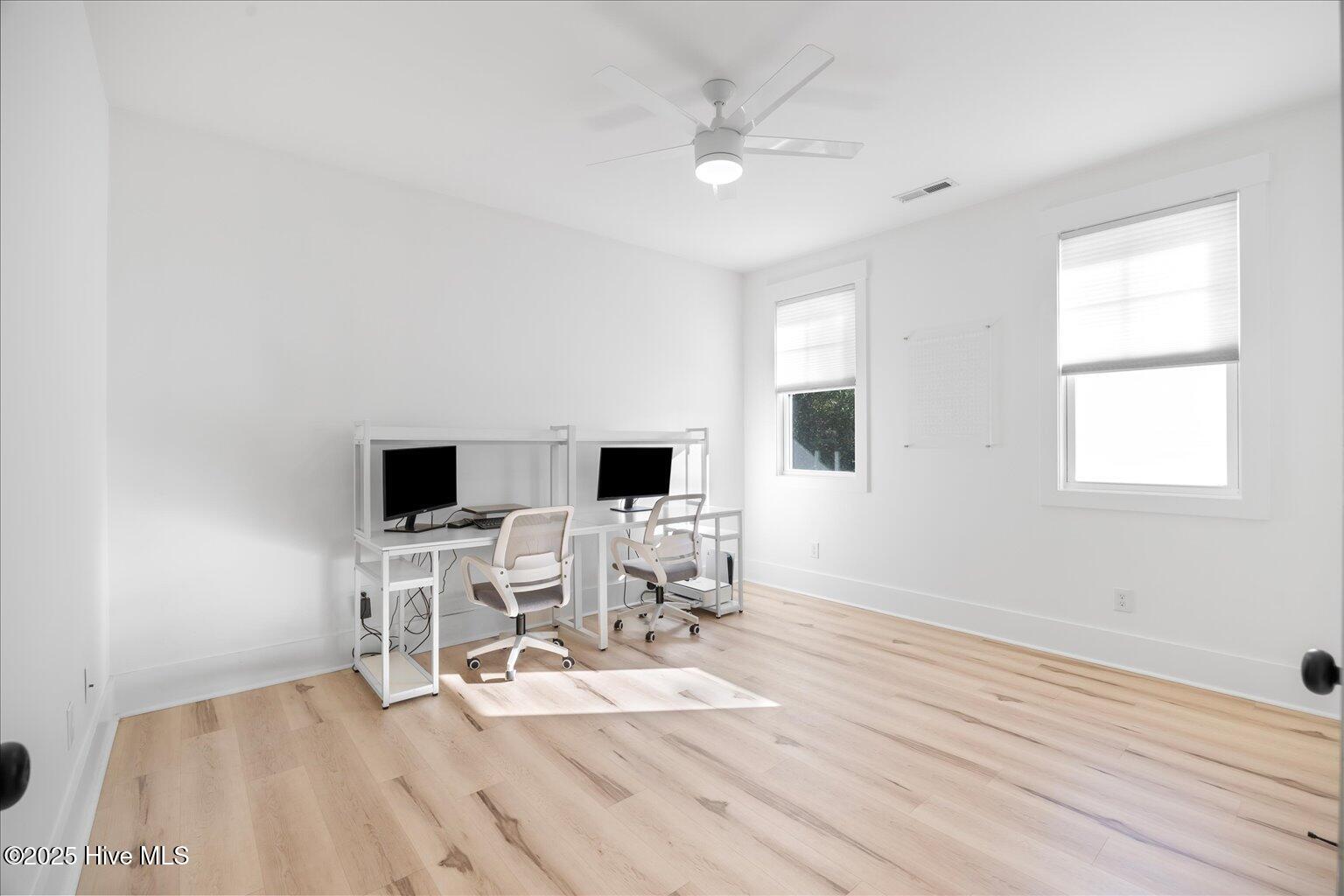 100544004 | Photo 23