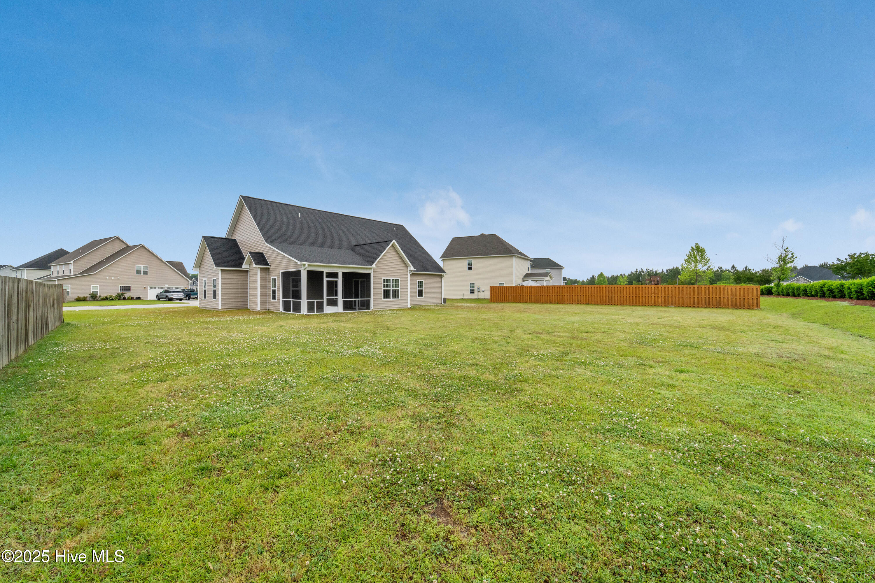 100562423 | Photo 19