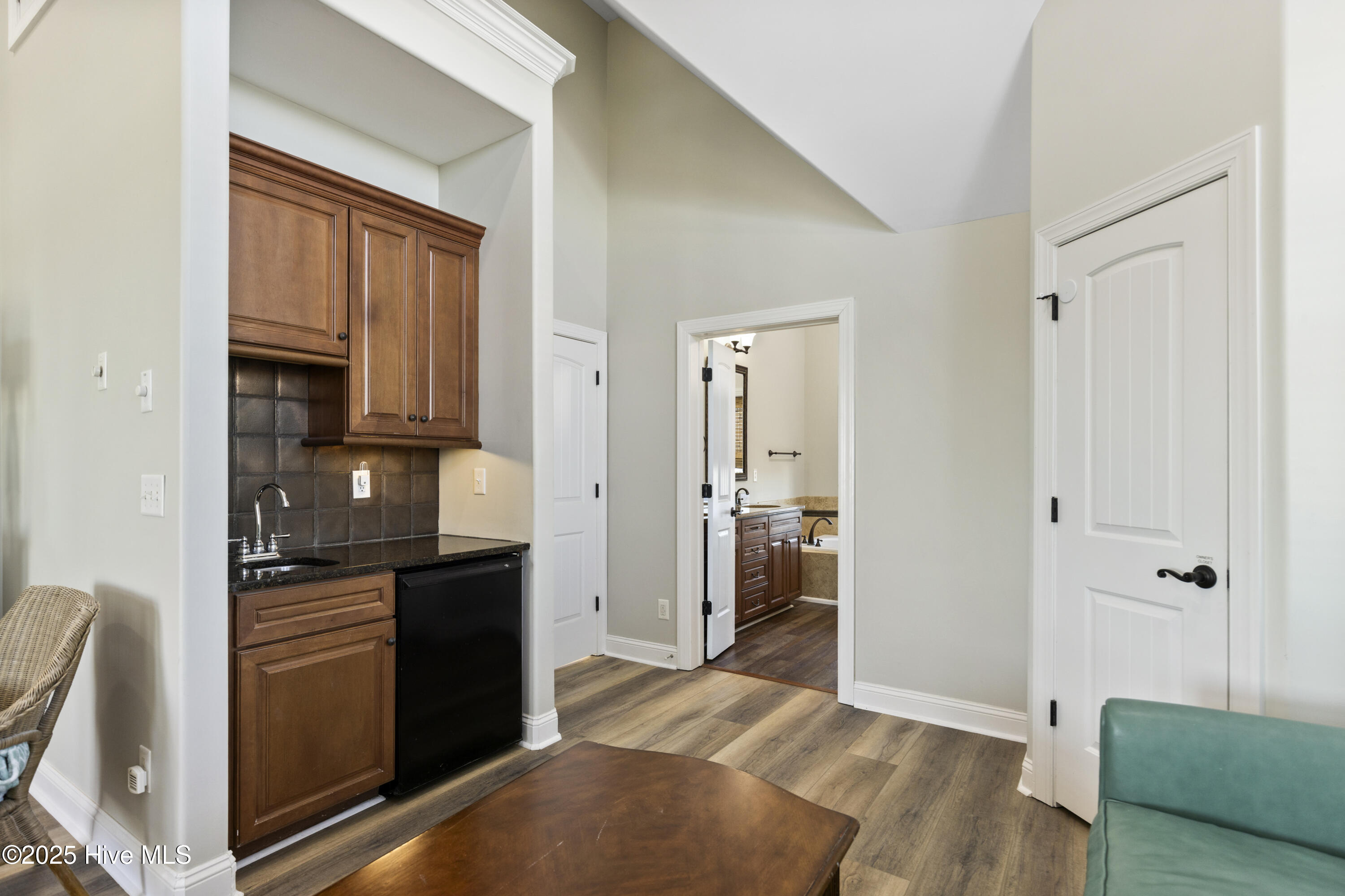 100546411 | Photo 31