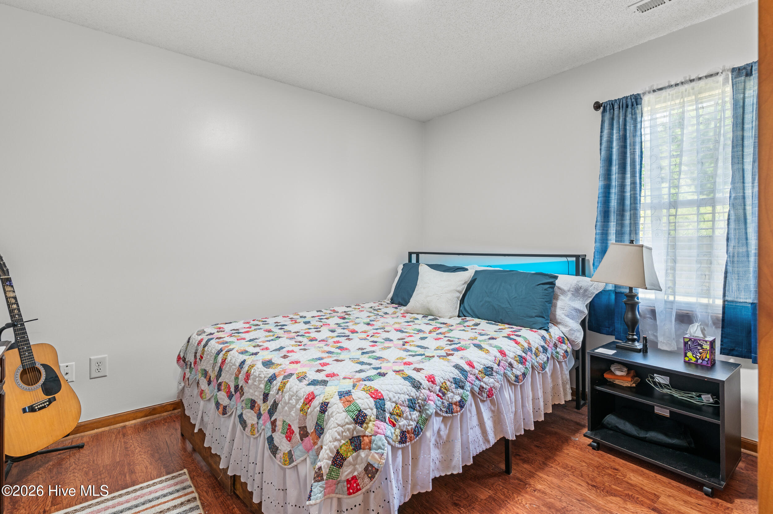 100568850 | Photo 25