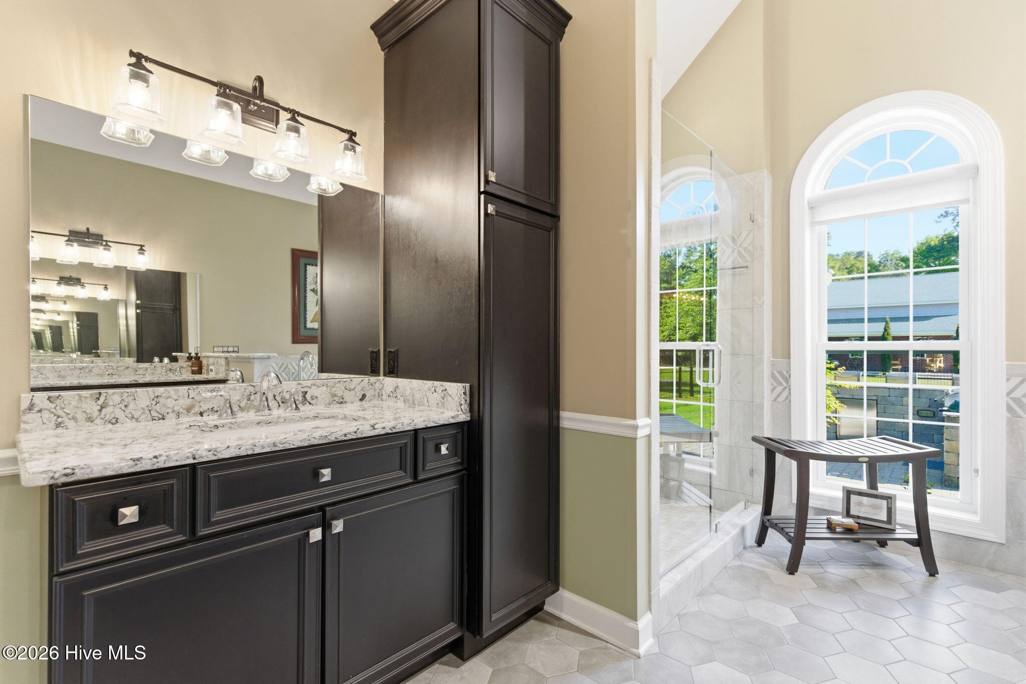 100570615 | Photo 29