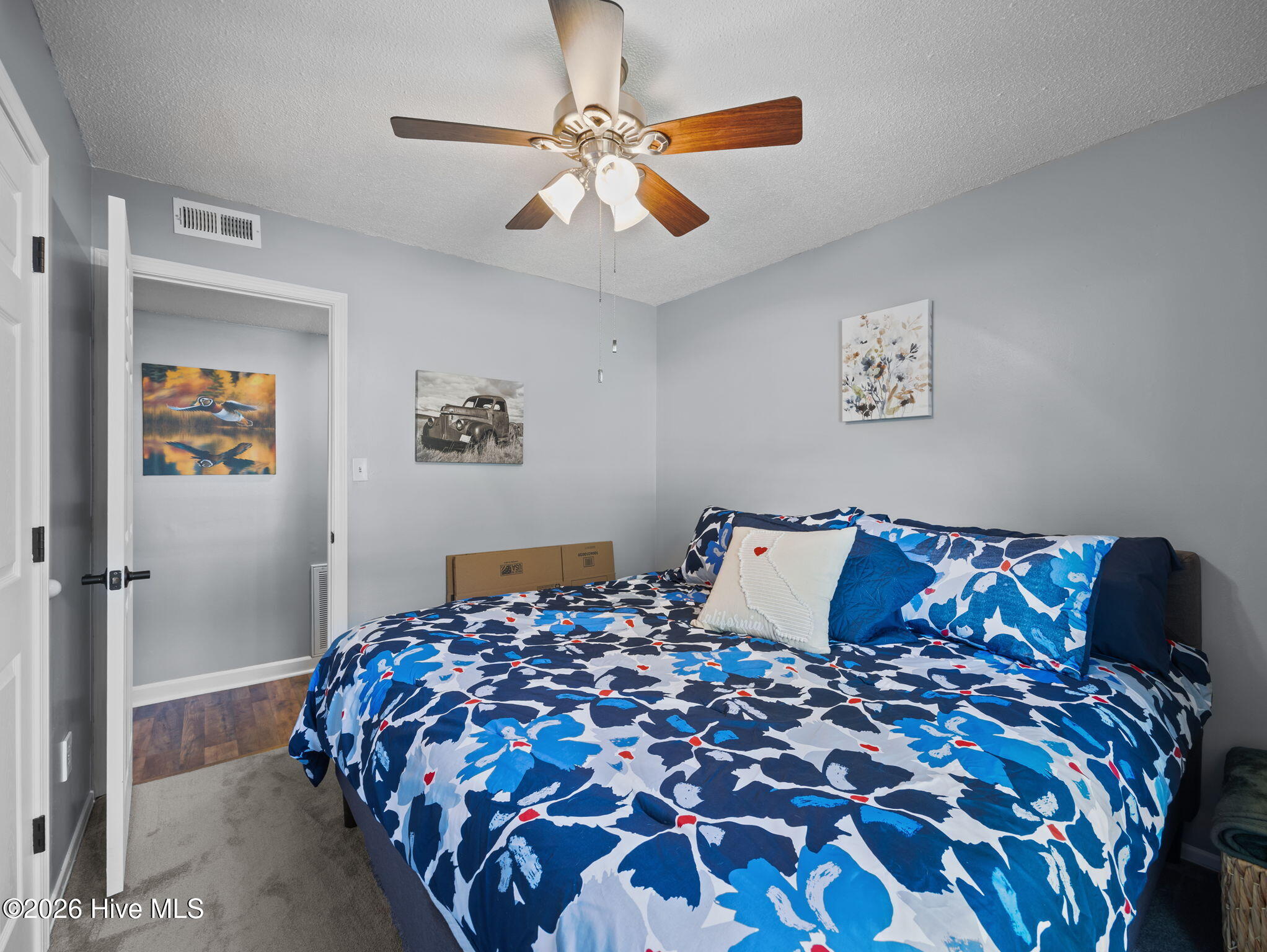 100567245 | Photo 21