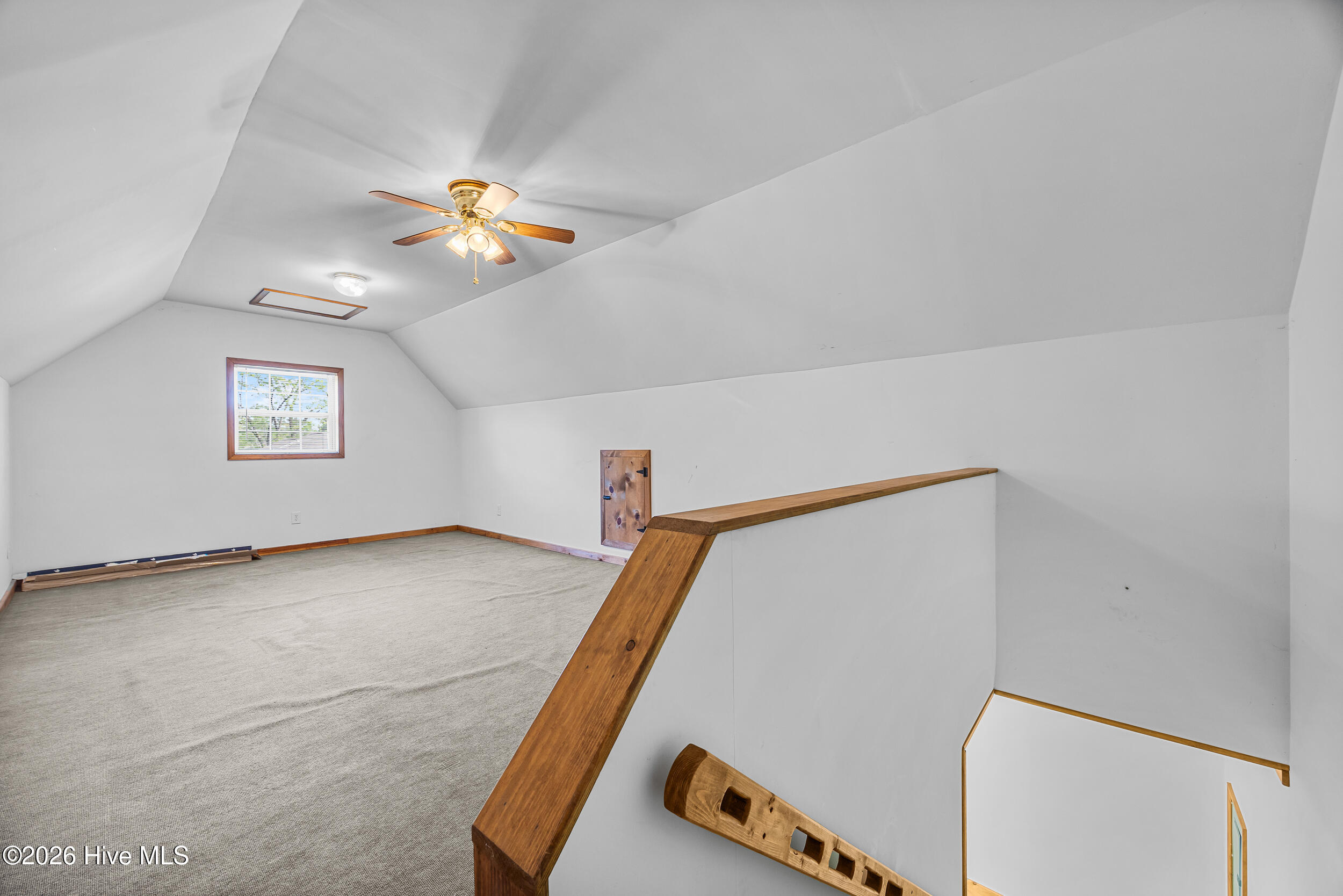 100565895 | Photo 33