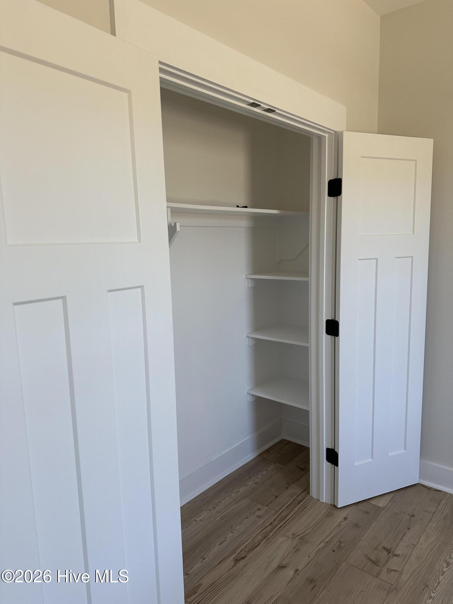 100561346 | Photo 26