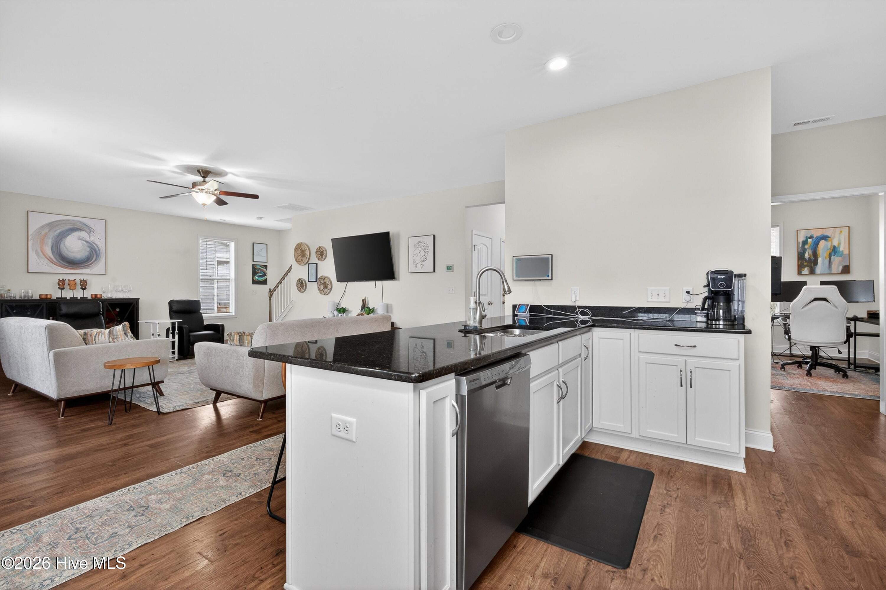 100565414 | Photo 17