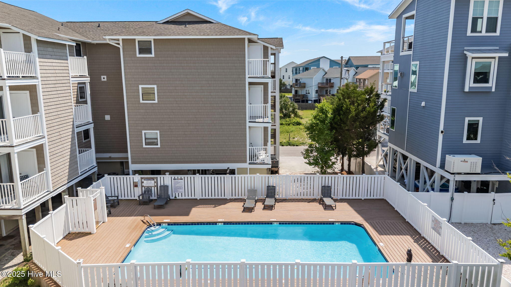 100509298 | Photo 38