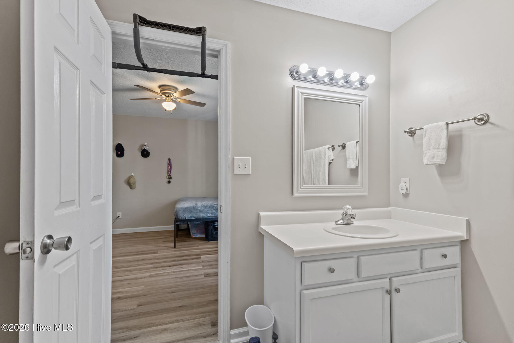 100561771 | Photo 19