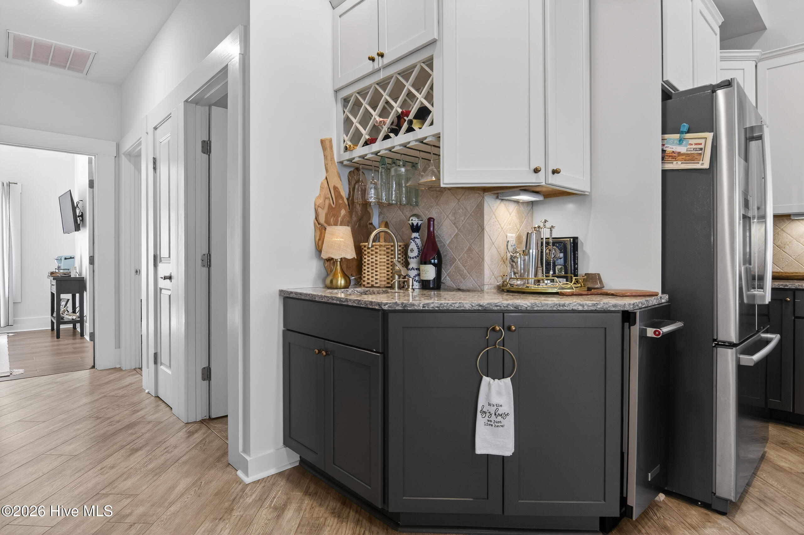 100565321 | Photo 25