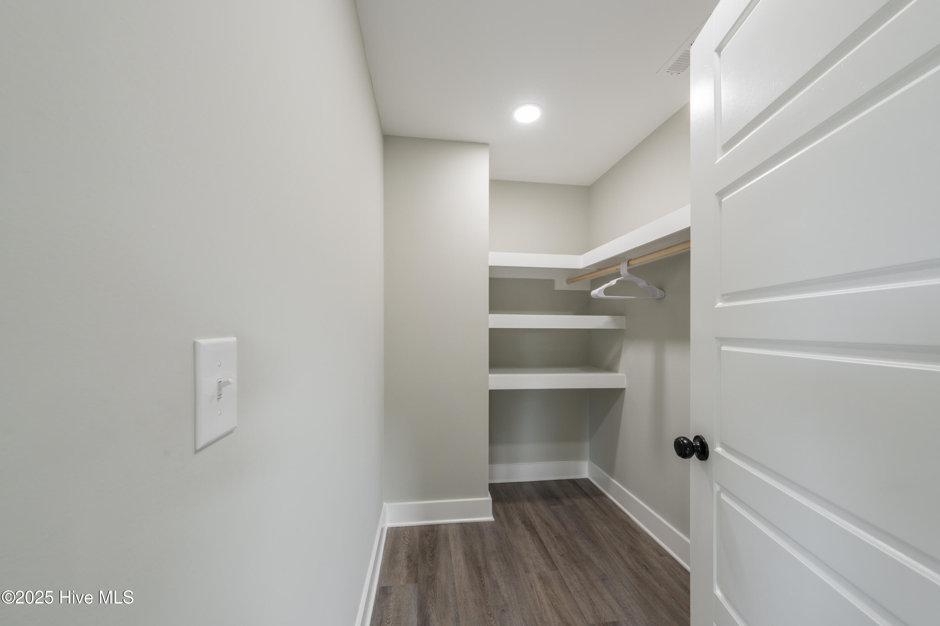 100550898 | Photo 15