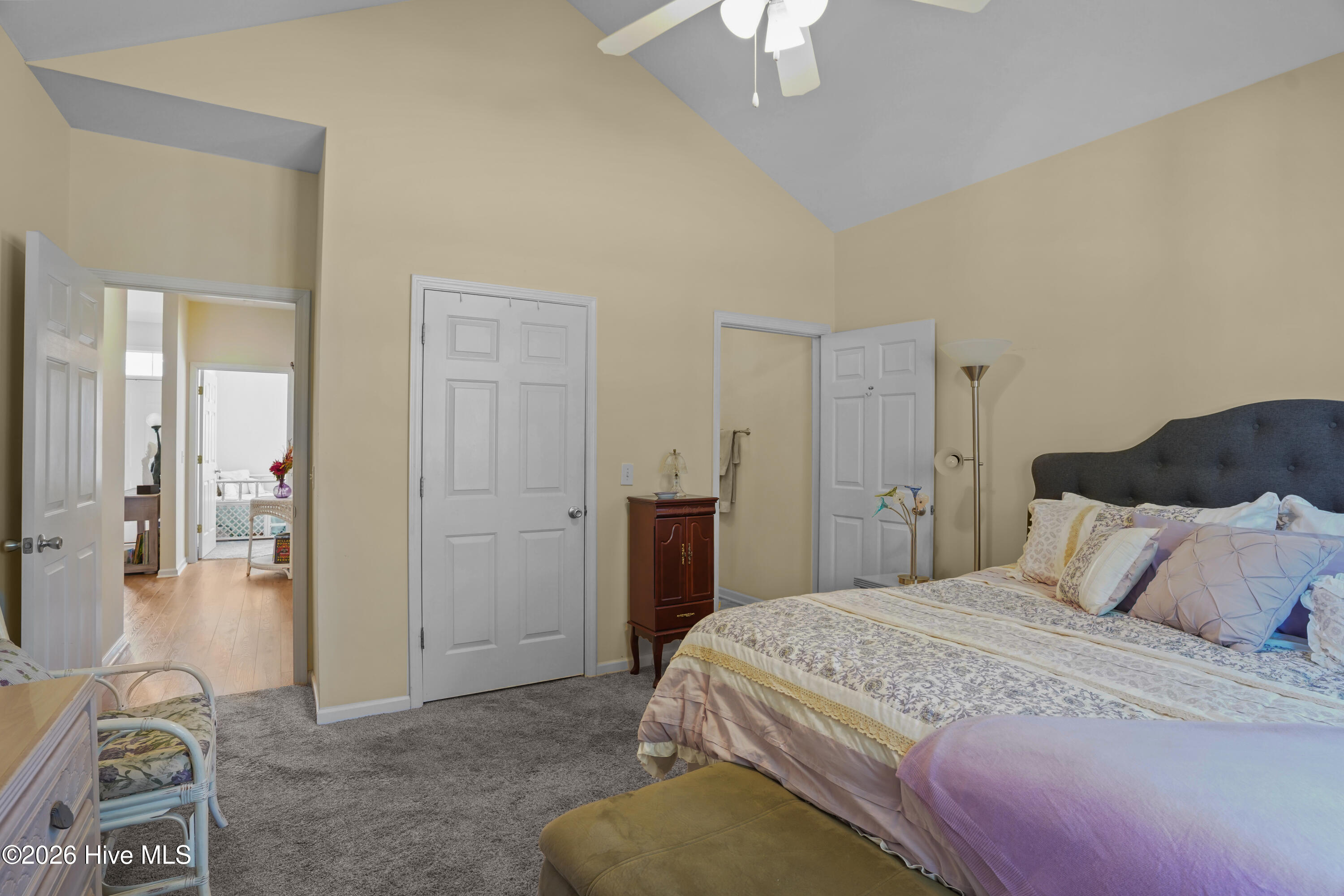 100570621 | Photo 18