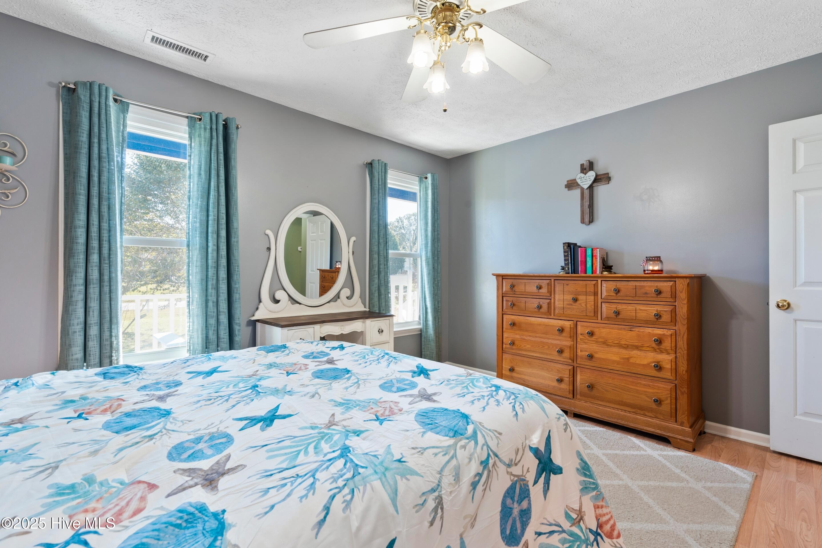 100535792 | Photo 28