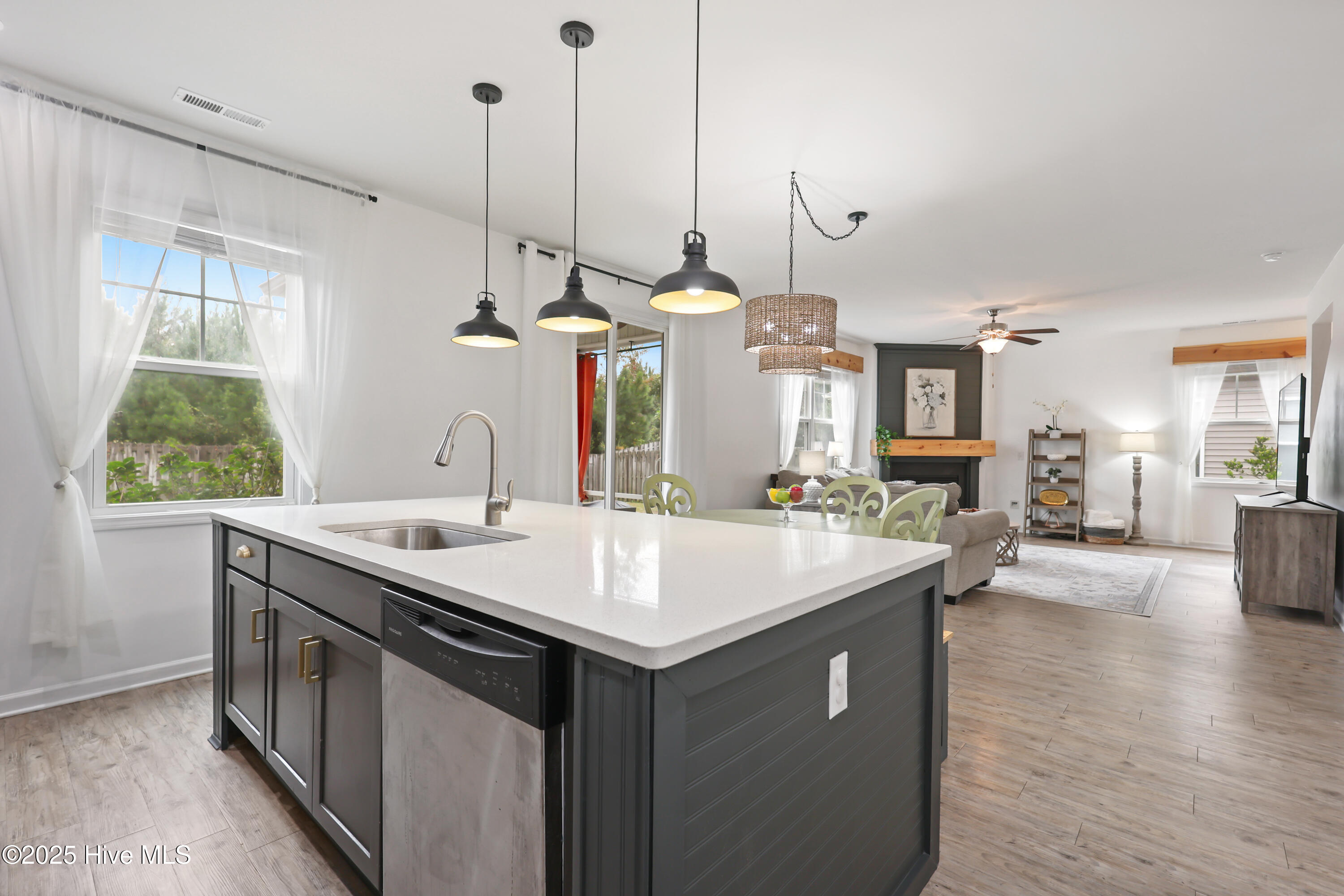 100539239 | Photo 12