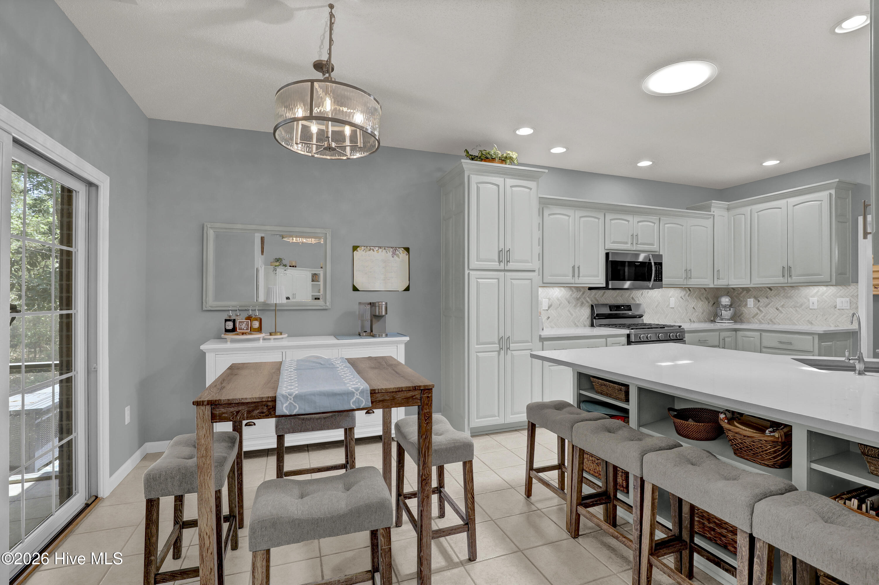 100570699 | Photo 22