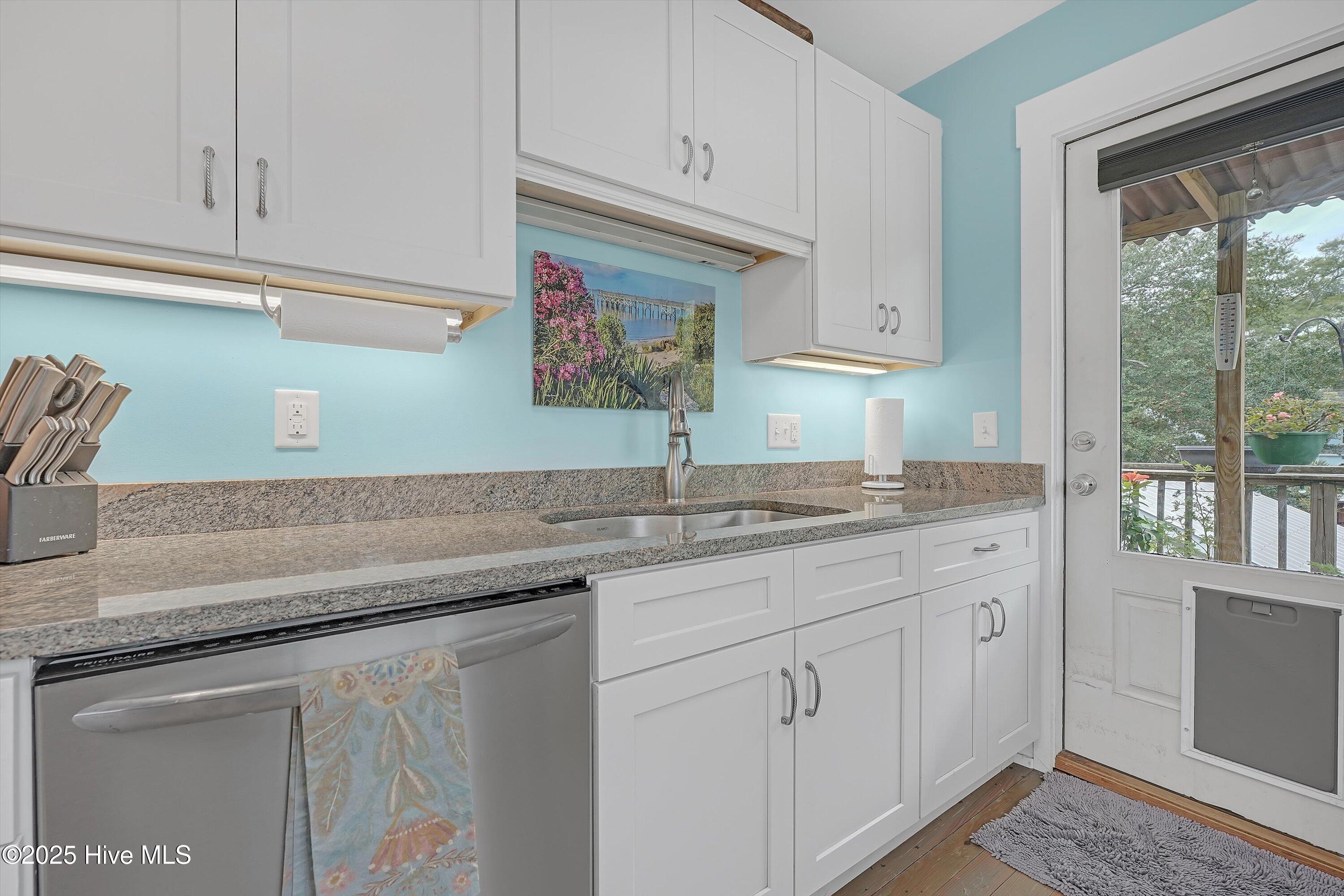 100530125 | Photo 30