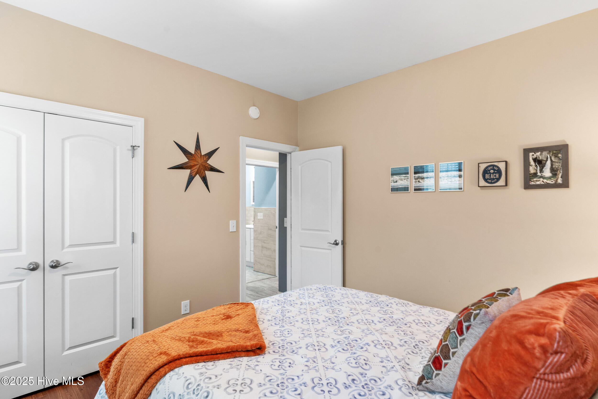 100506043 | Photo 28