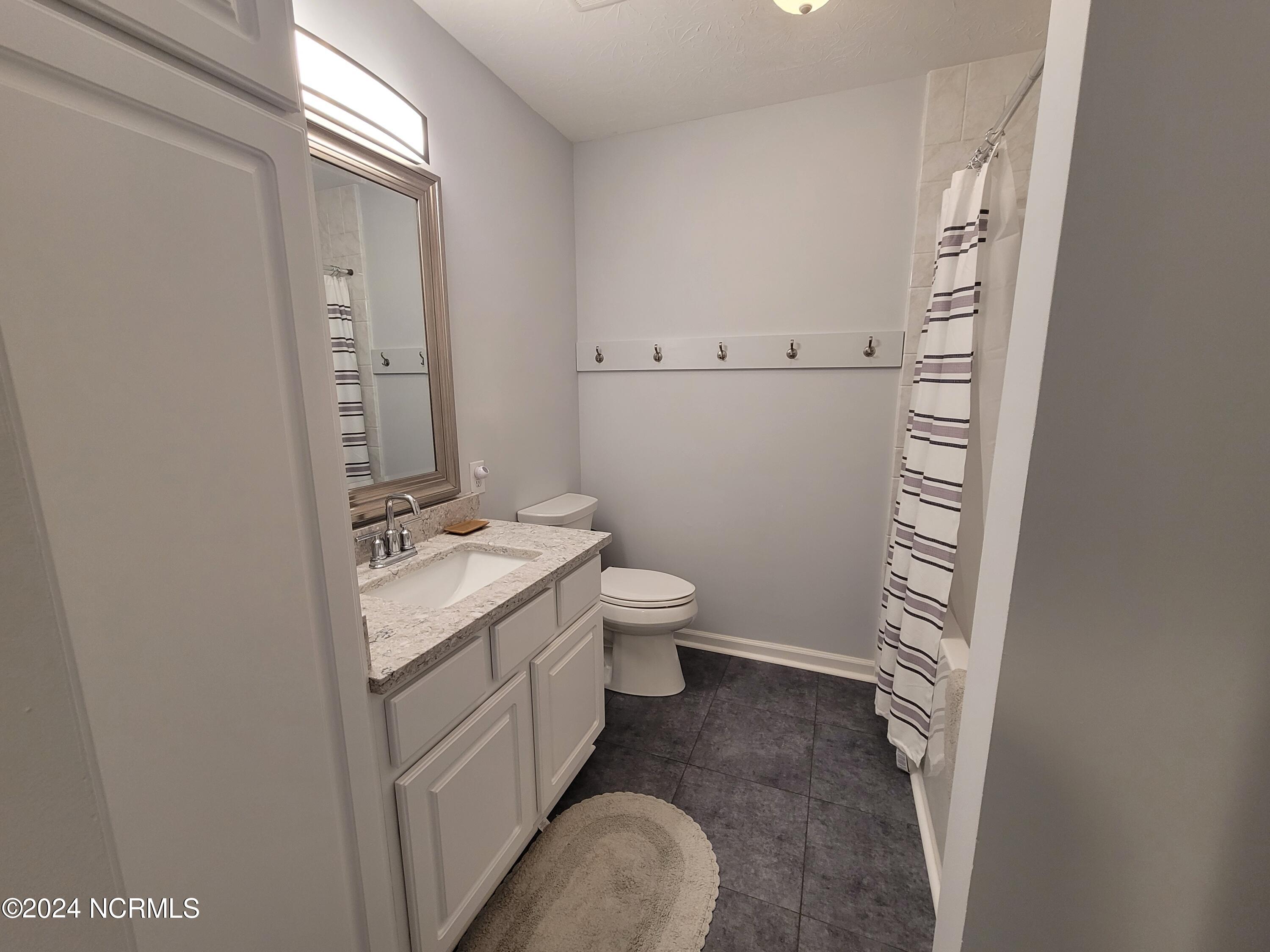 100565776 | Photo 25