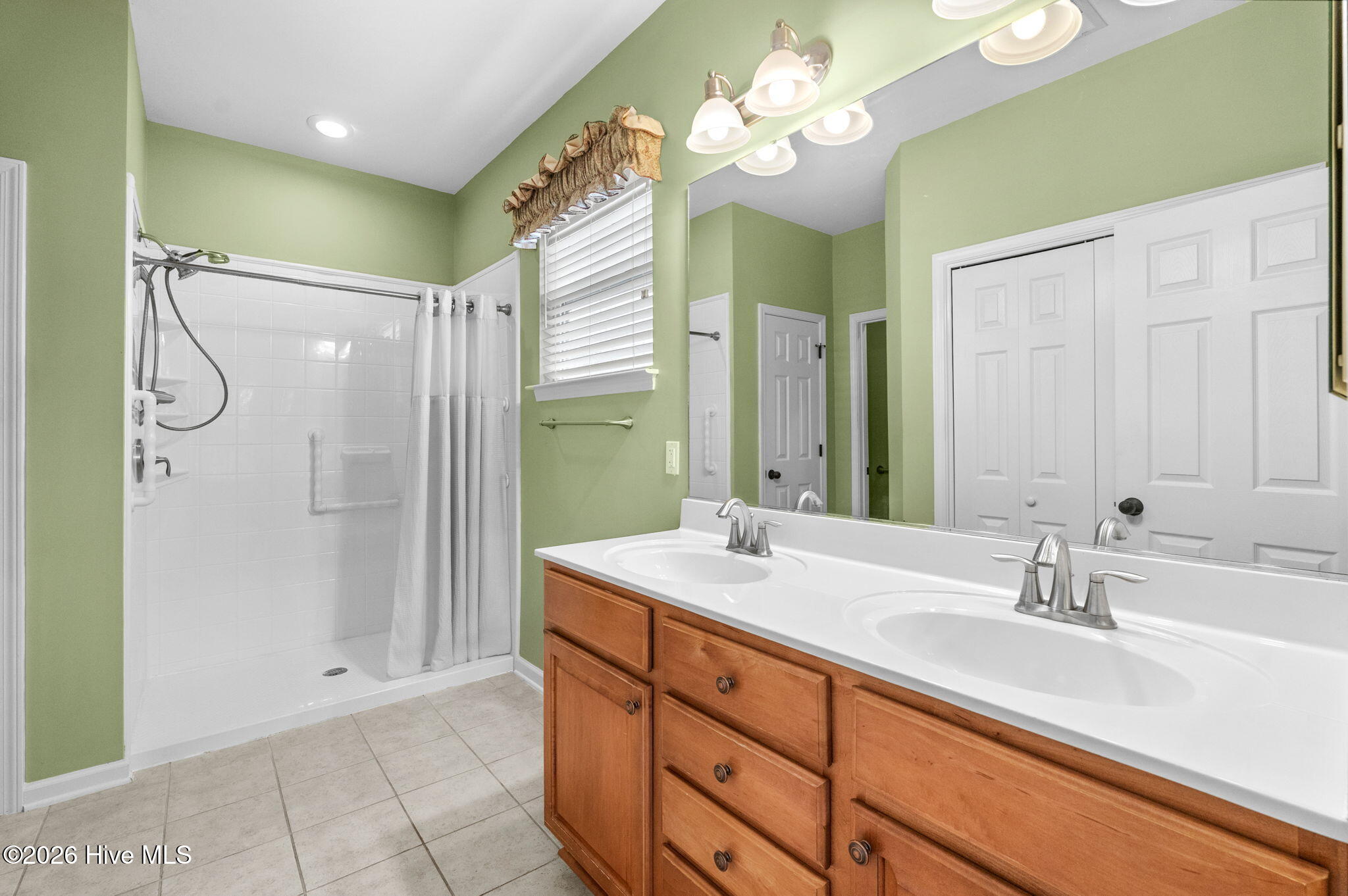 100493950 | Photo 38