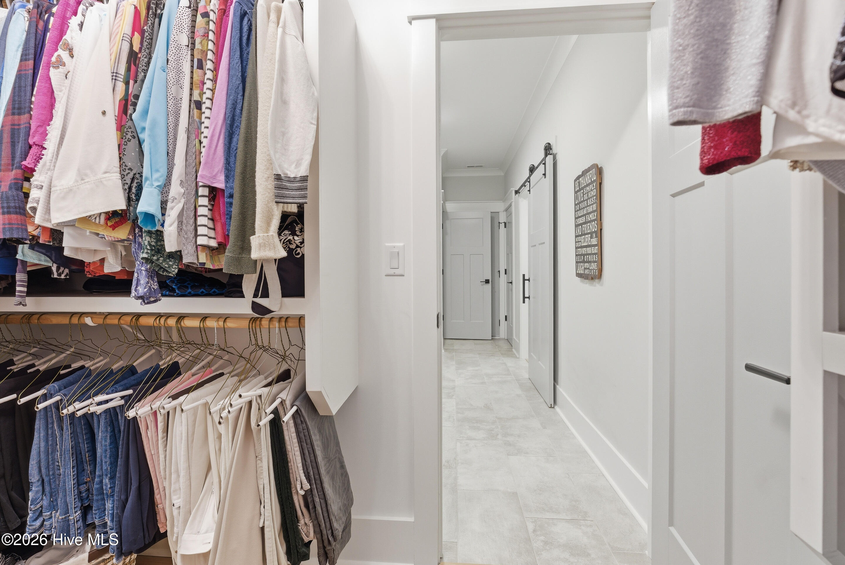 100562941 | Photo 44