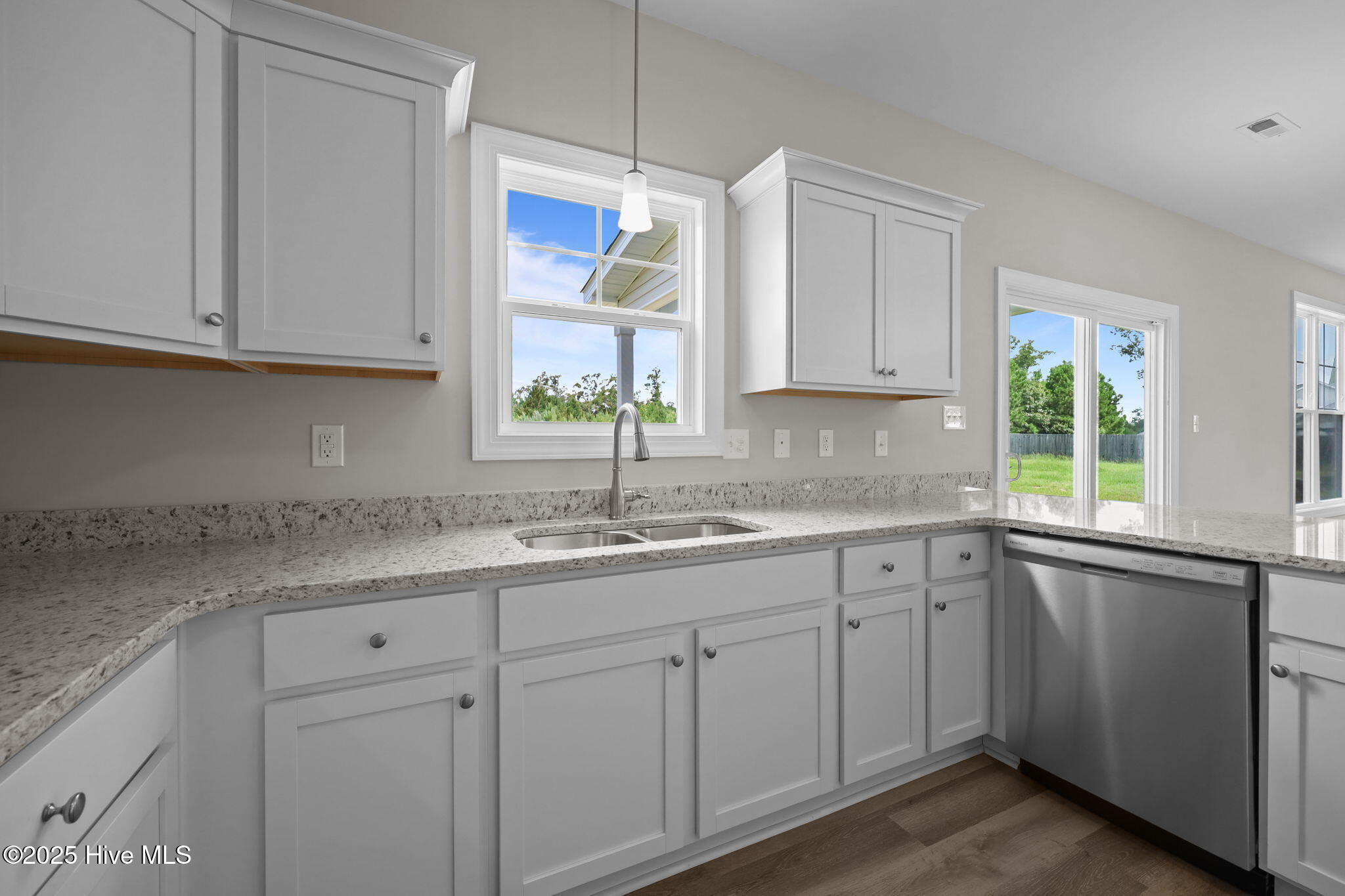 100504160 | Photo 12