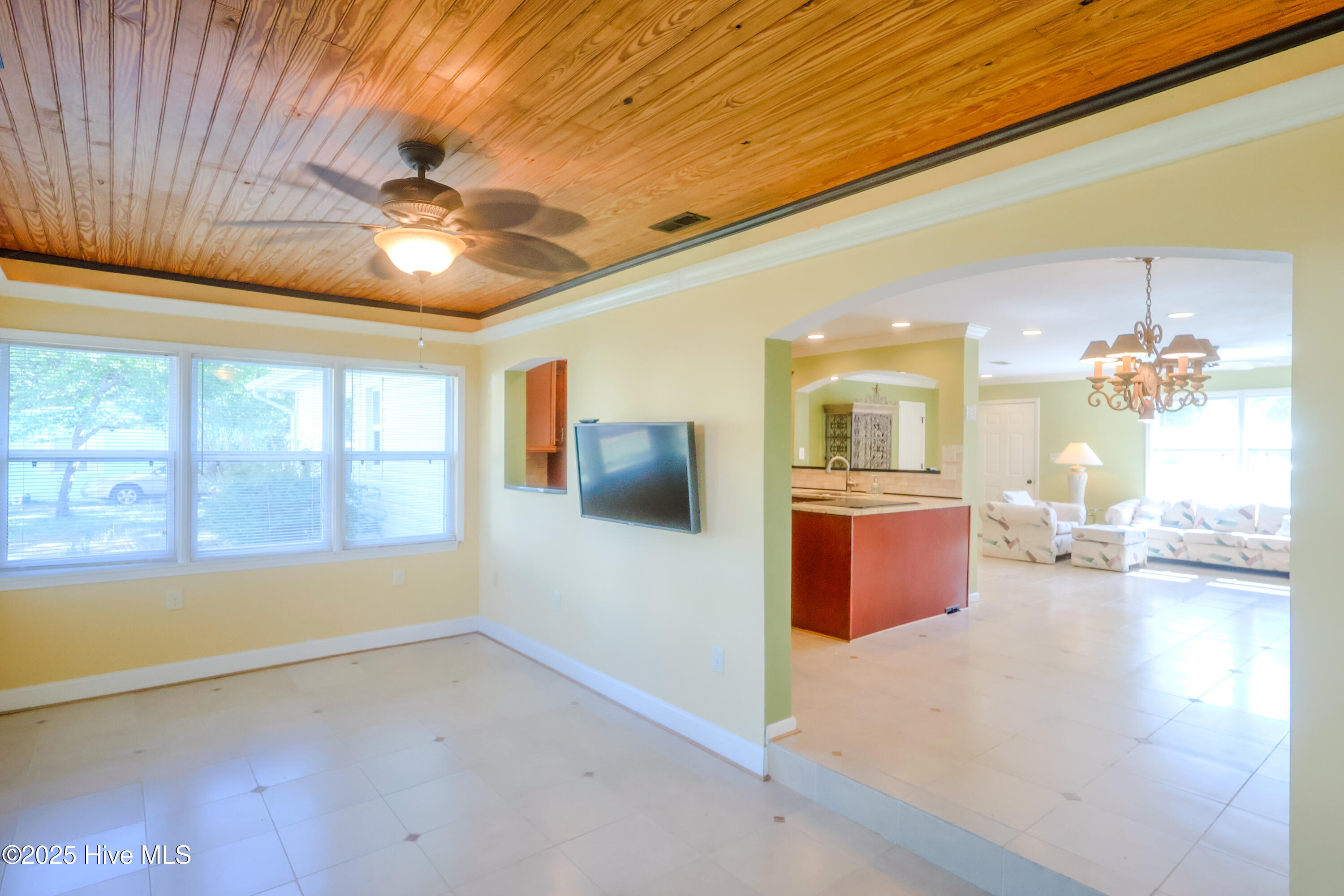 100504444 | Photo 11