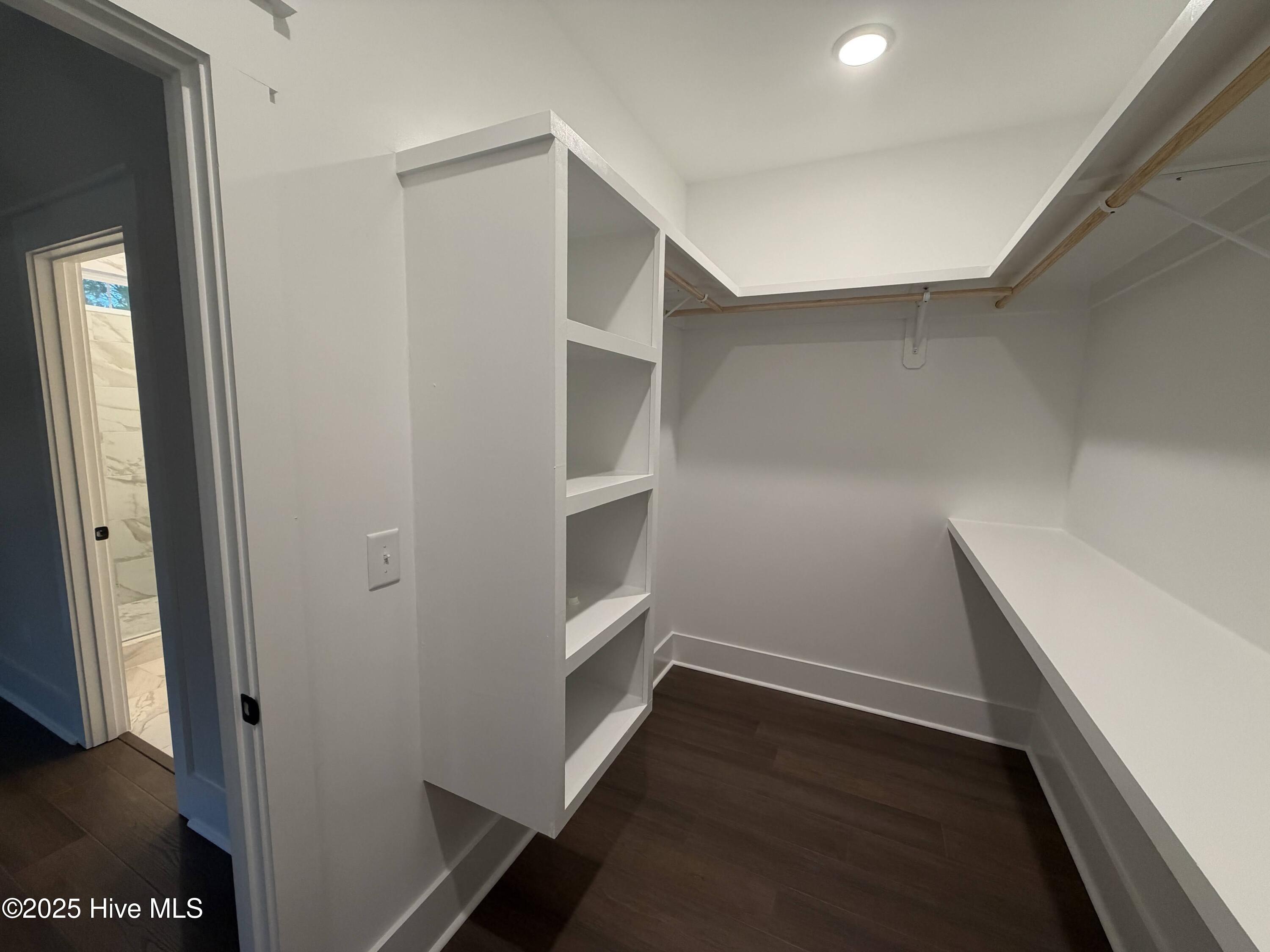 100521695 | Photo 26