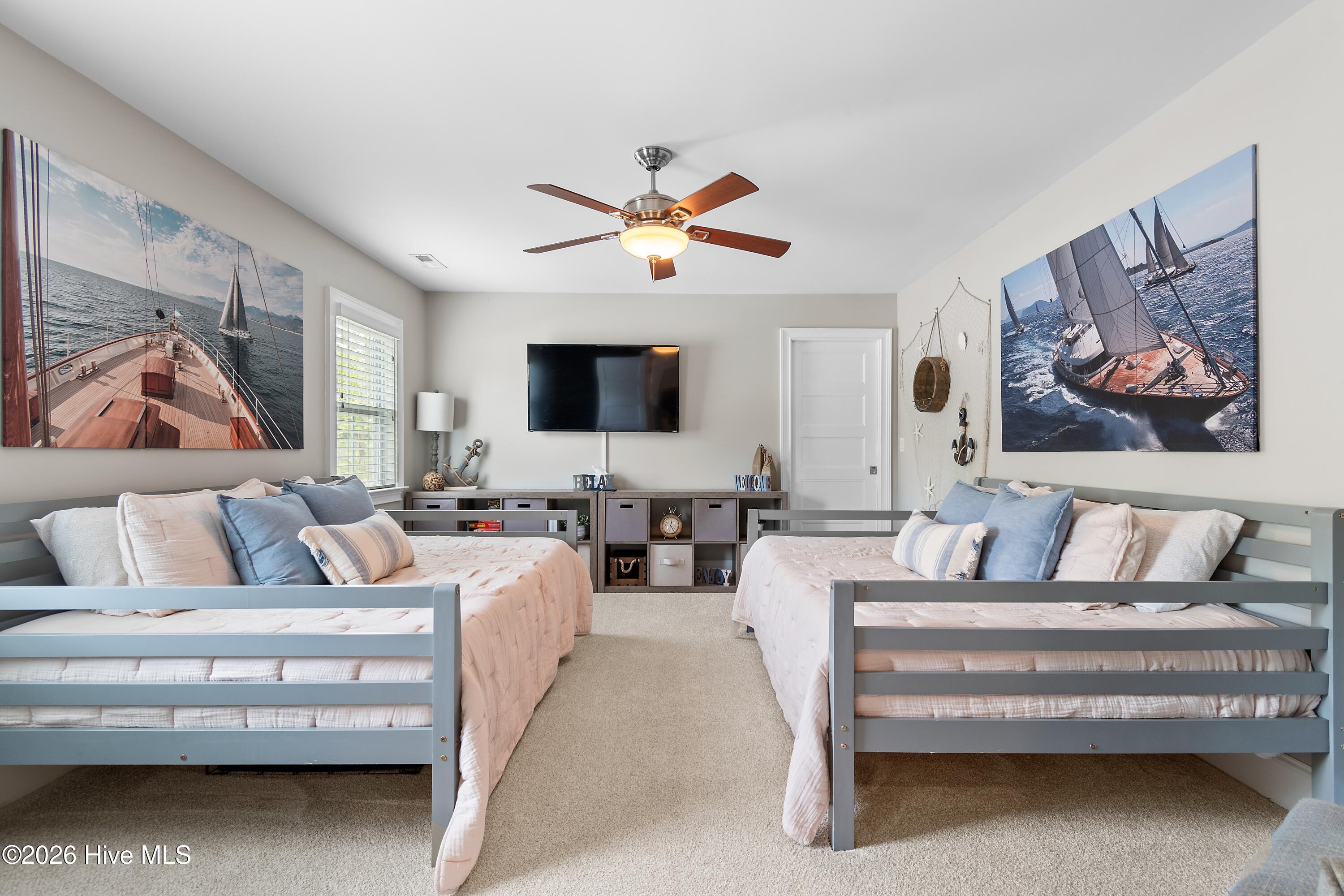 100565384 | Photo 36