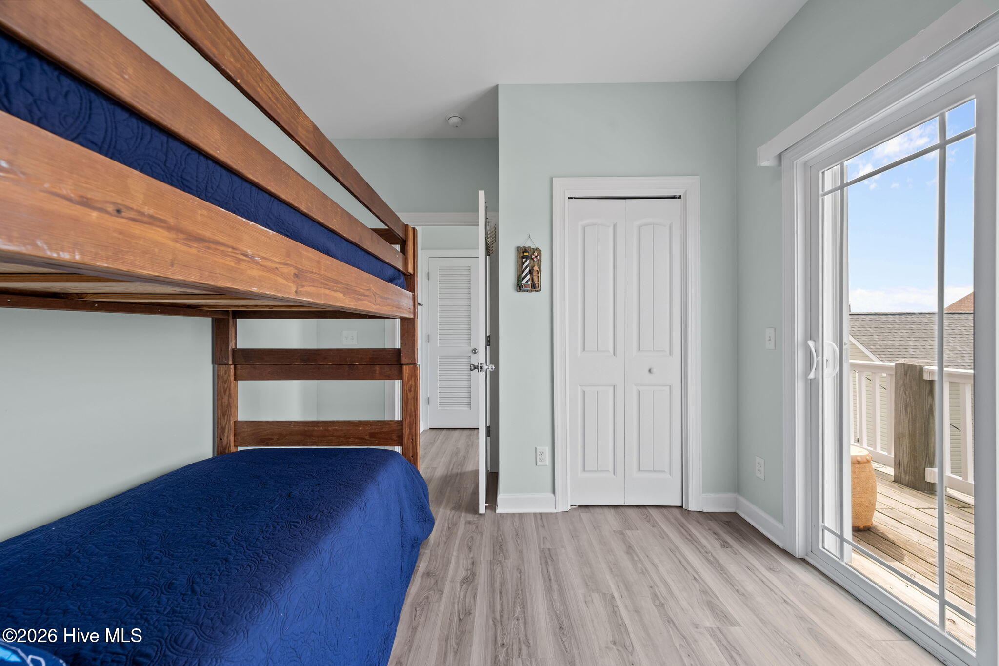 100563111 | Photo 21