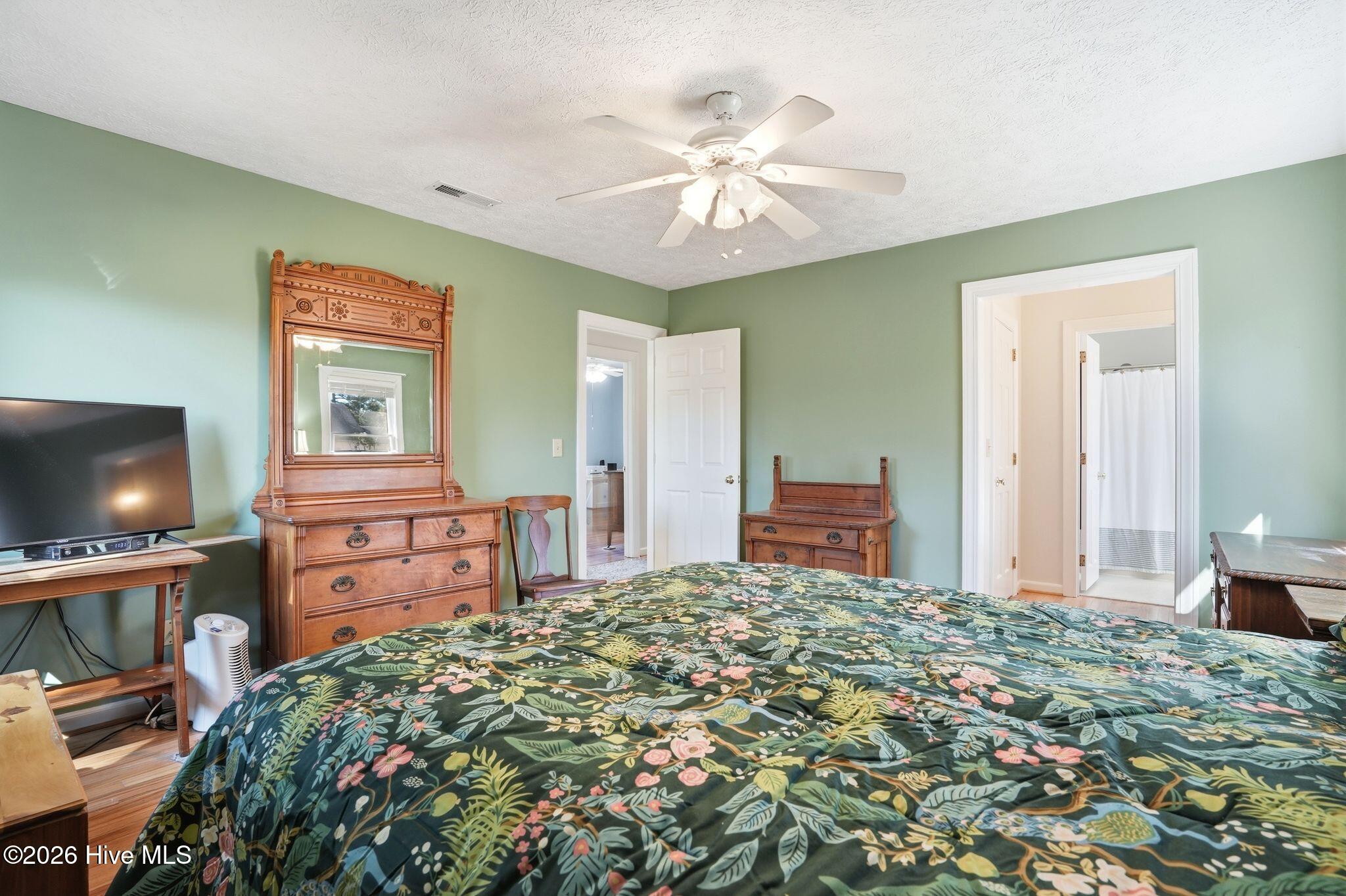 100556511 | Photo 35