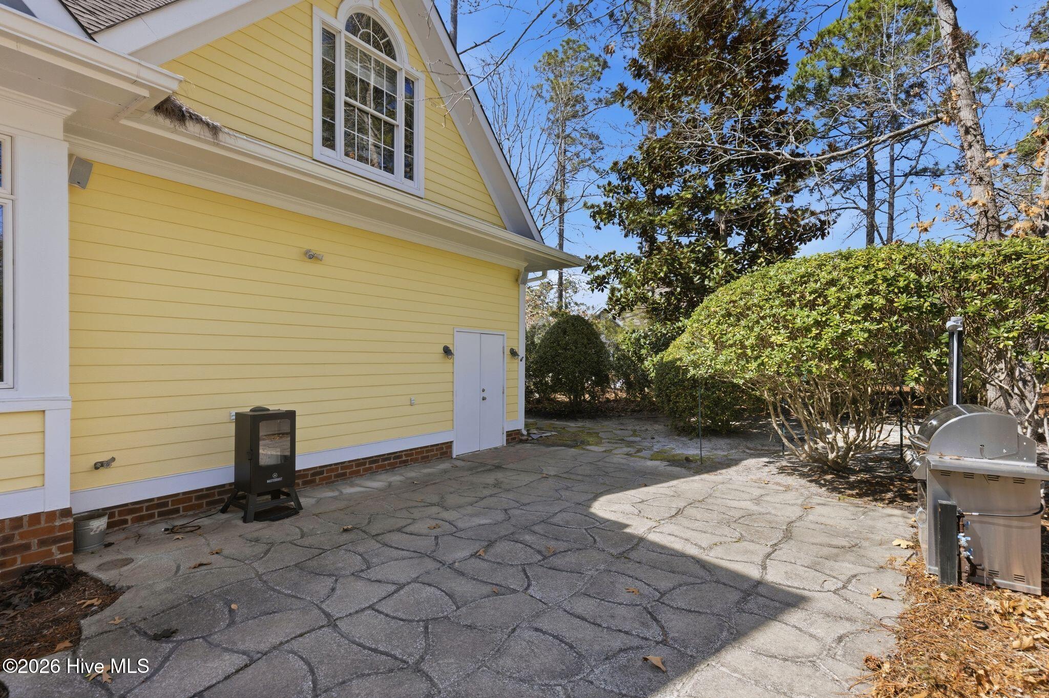 100561180 | Photo 101