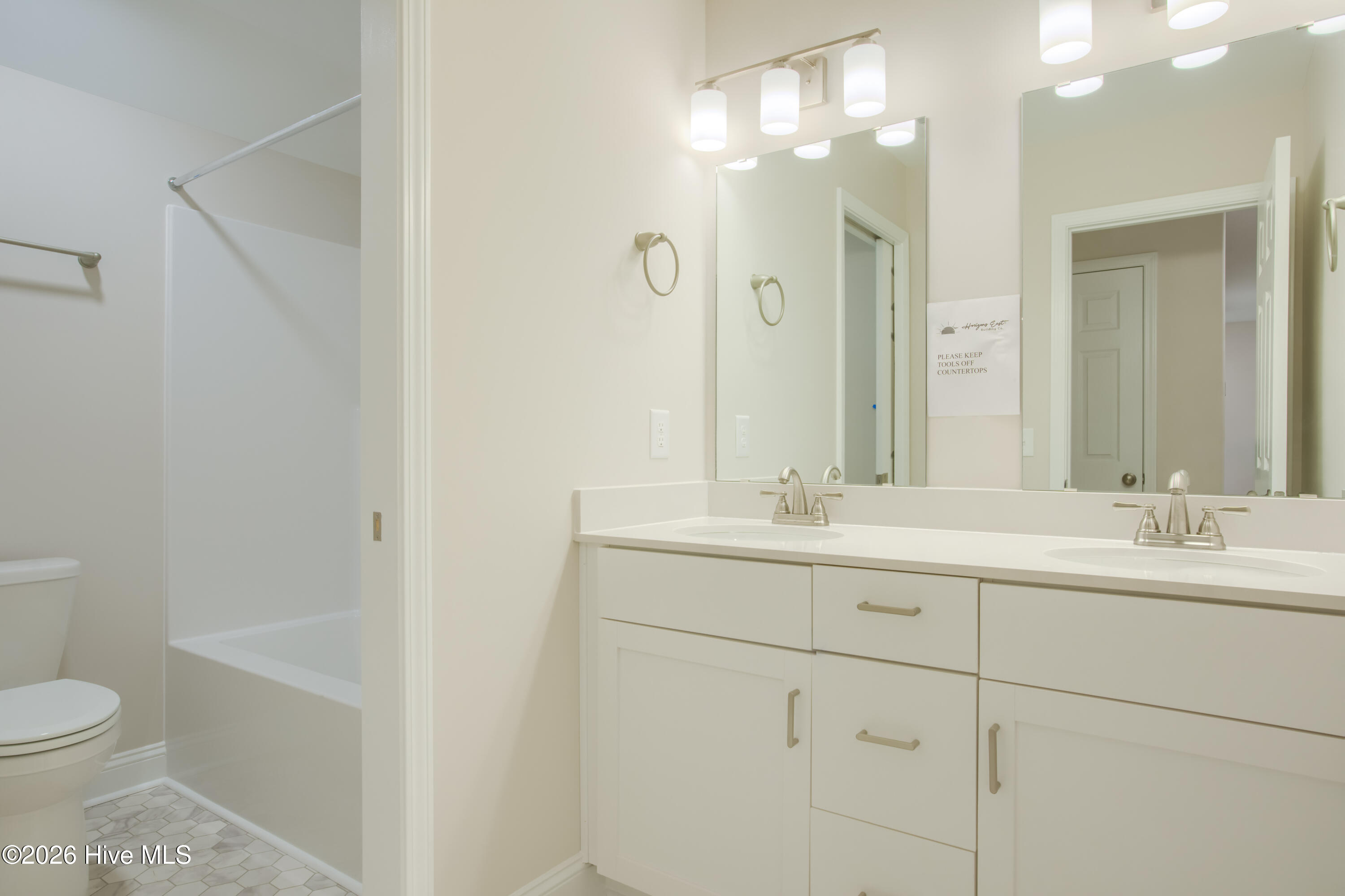 100552530 | Photo 25