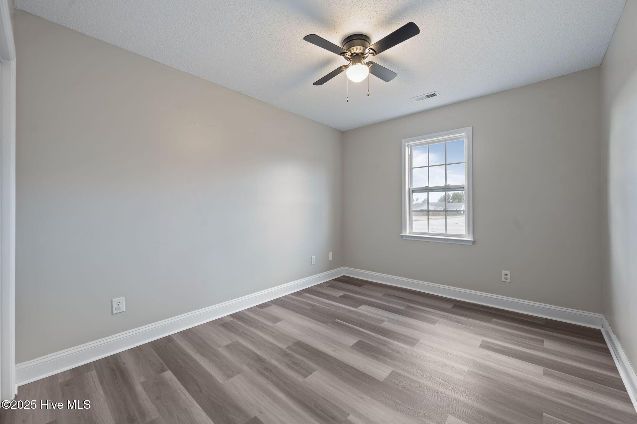 100547097 | Photo 19