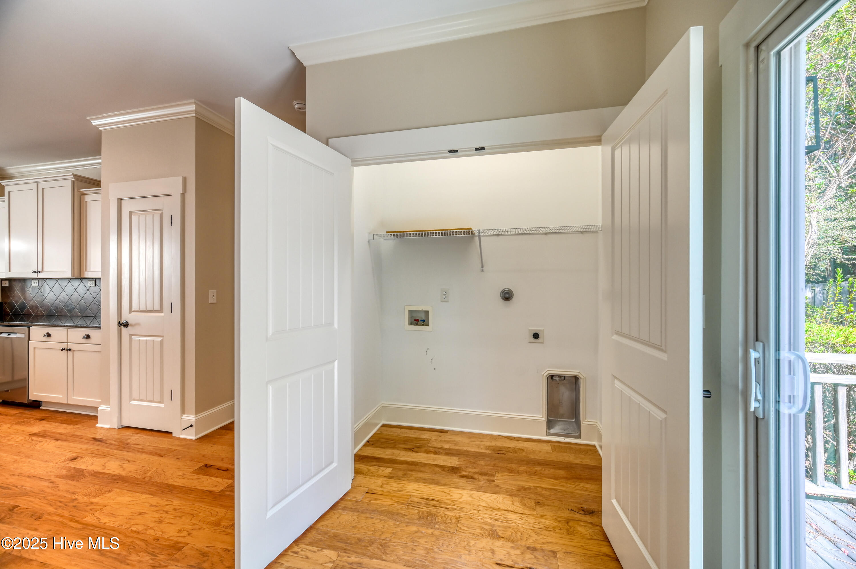 100487602 | Photo 16