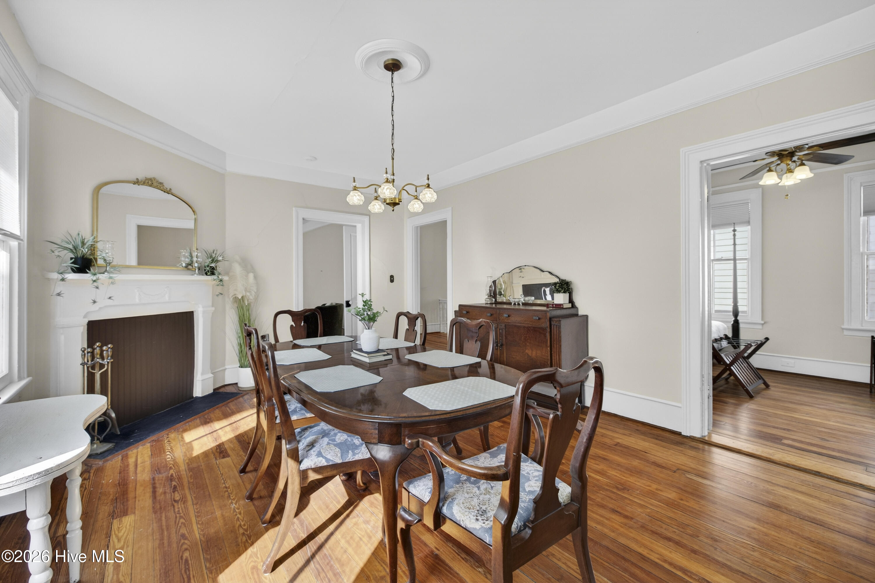 100555713 | Photo 33