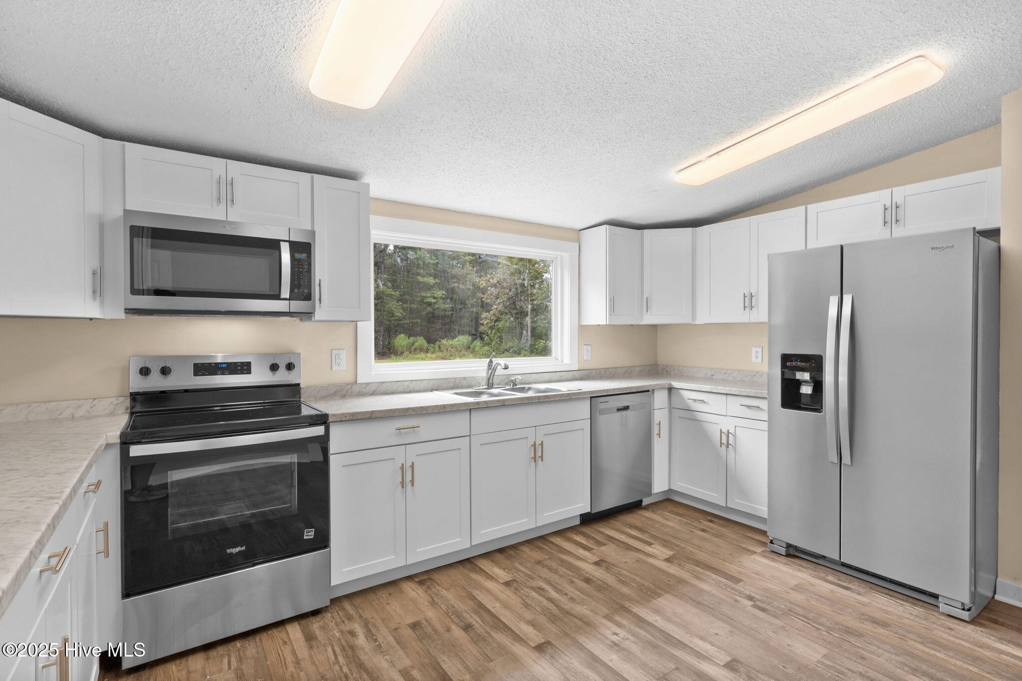 100528091 | Photo 12