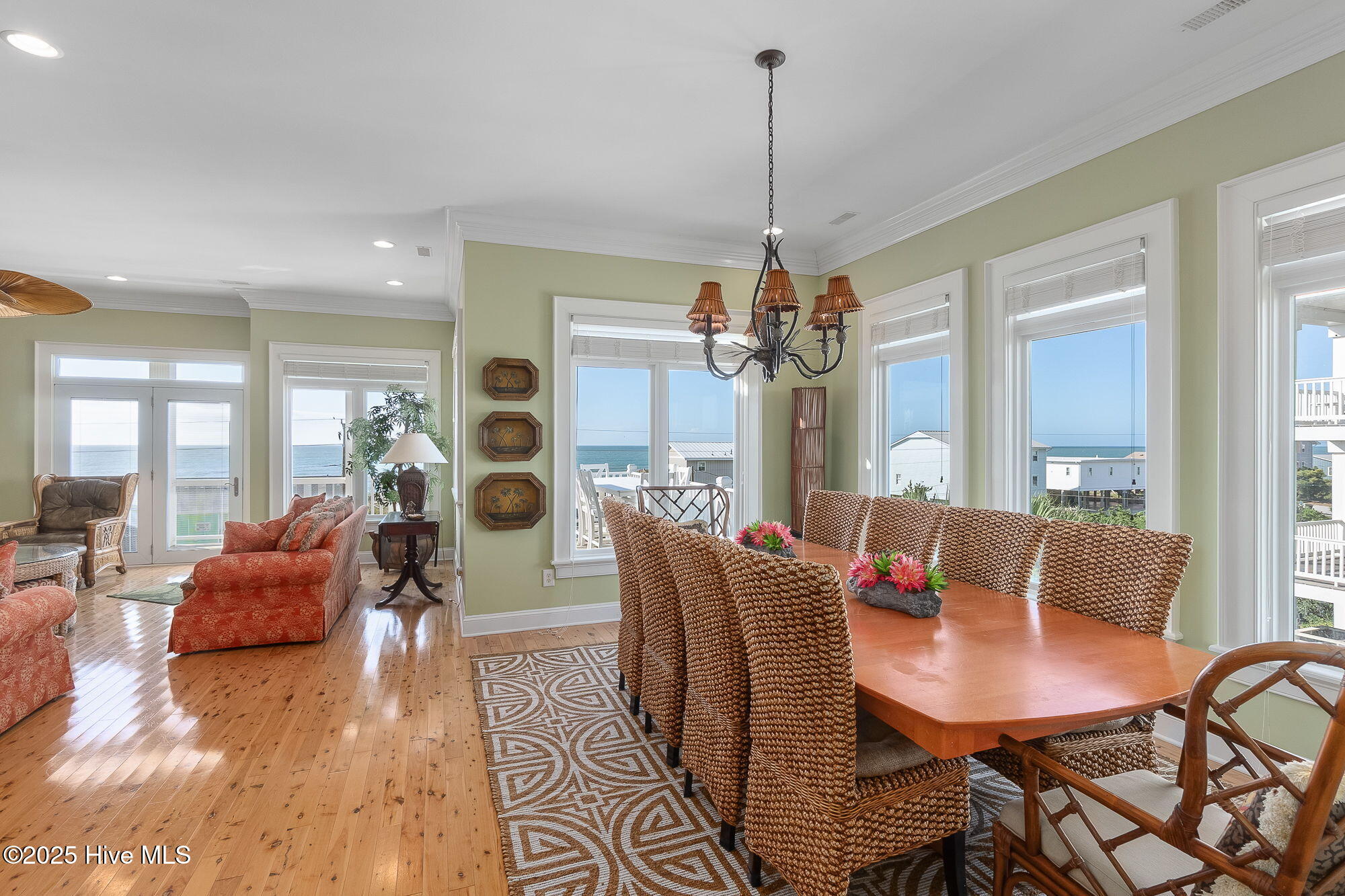 100536306 | Photo 14