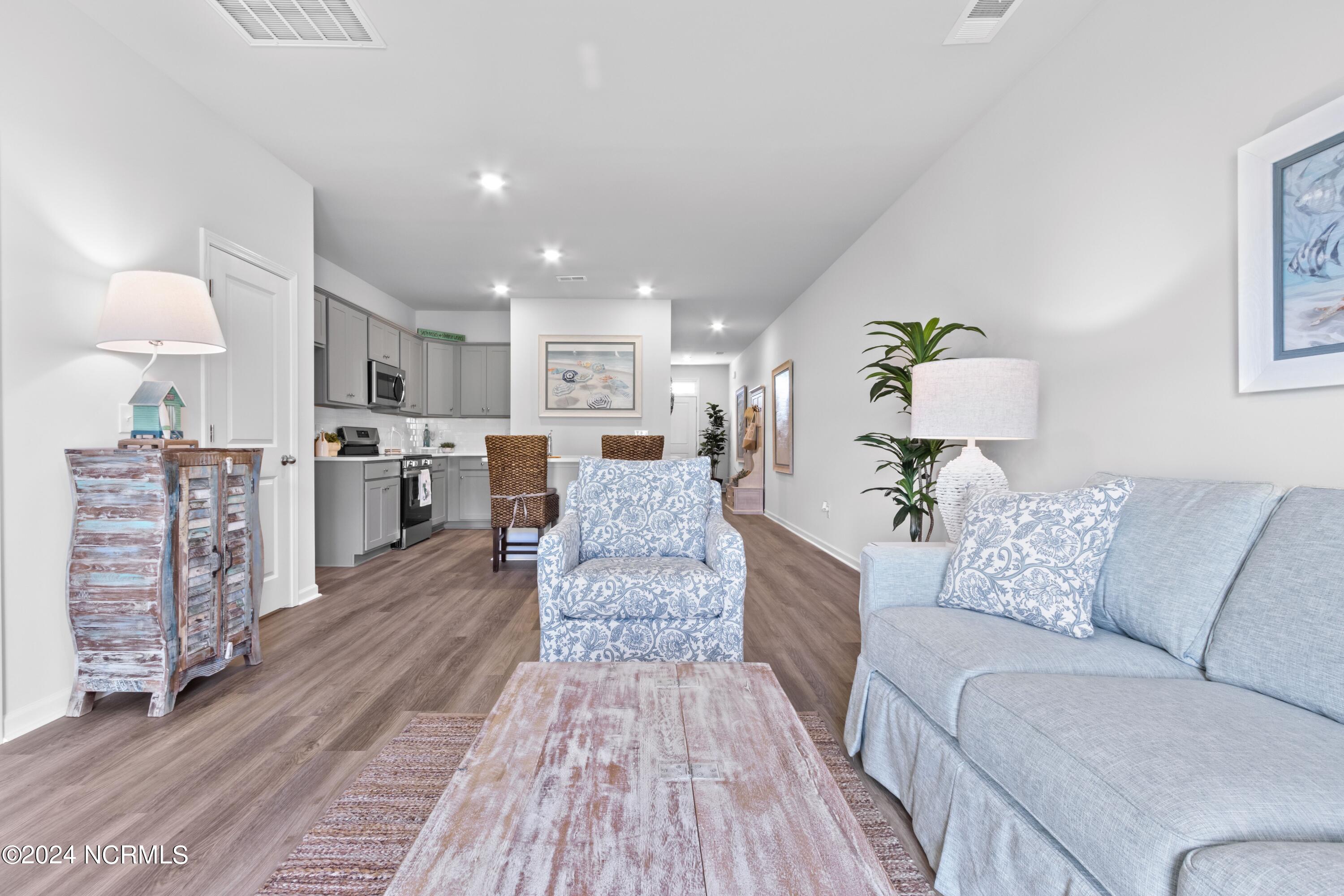 100453843 | Photo 10