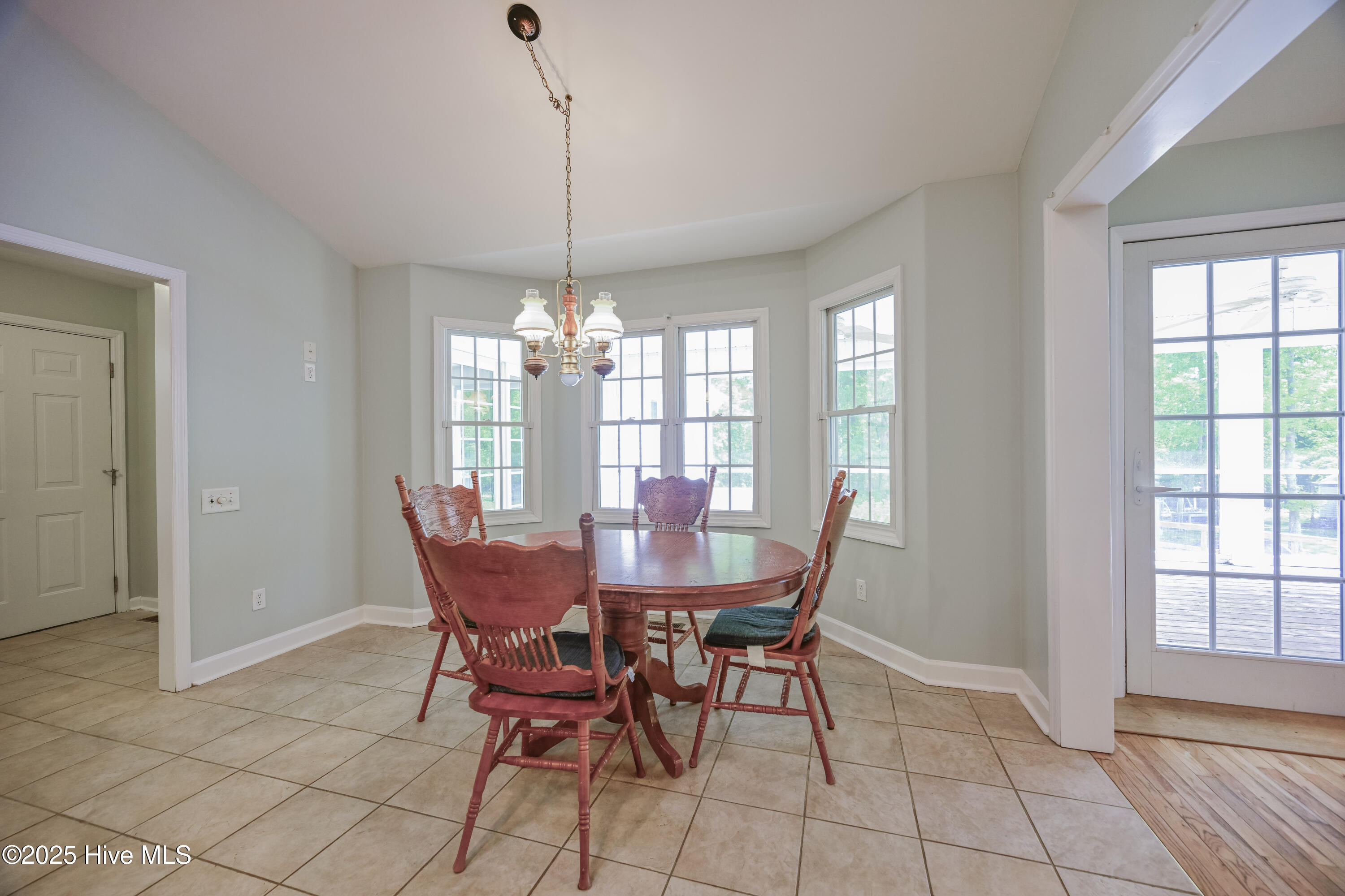 100523766 | Photo 23