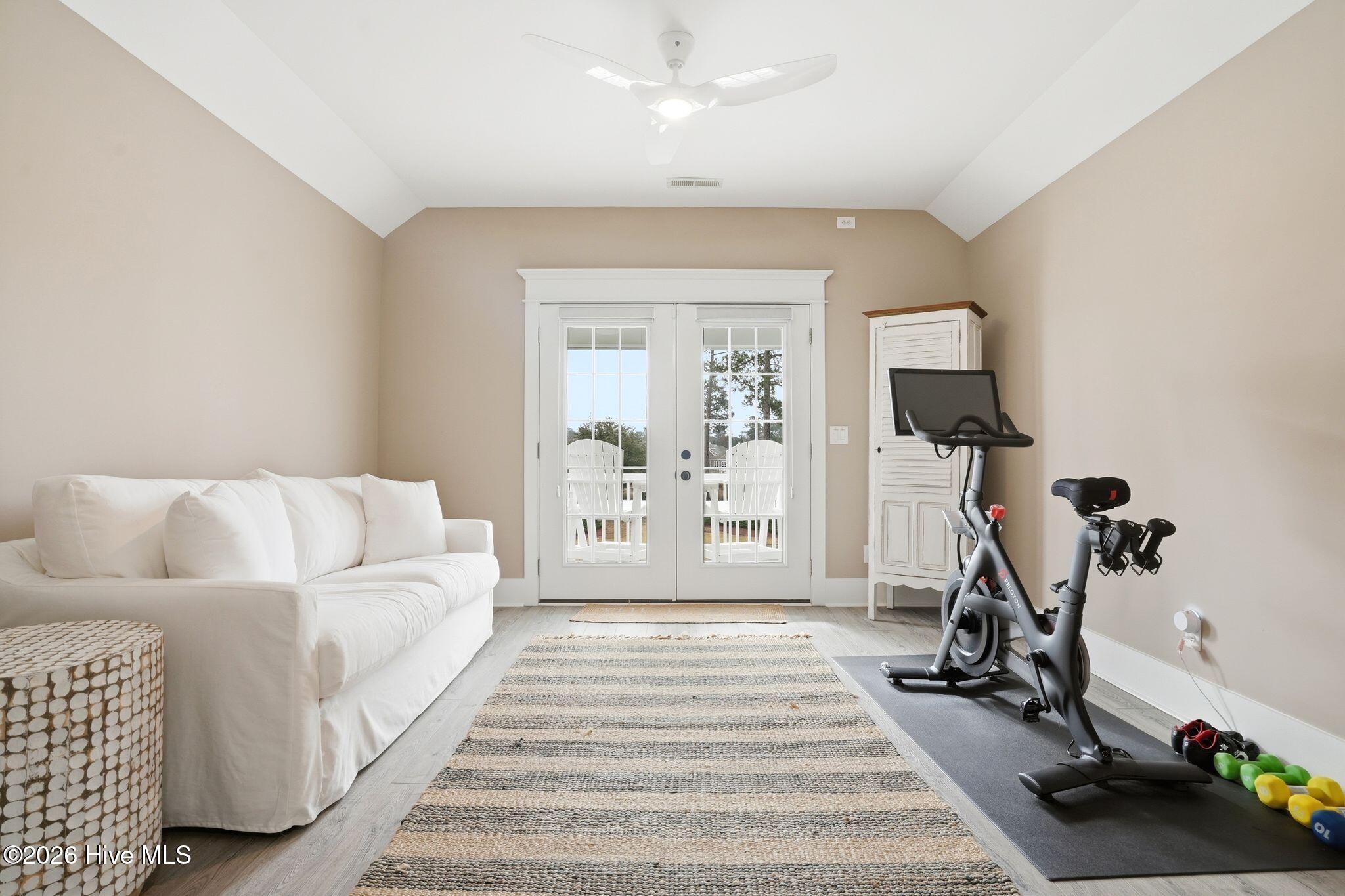 100559080 | Photo 51