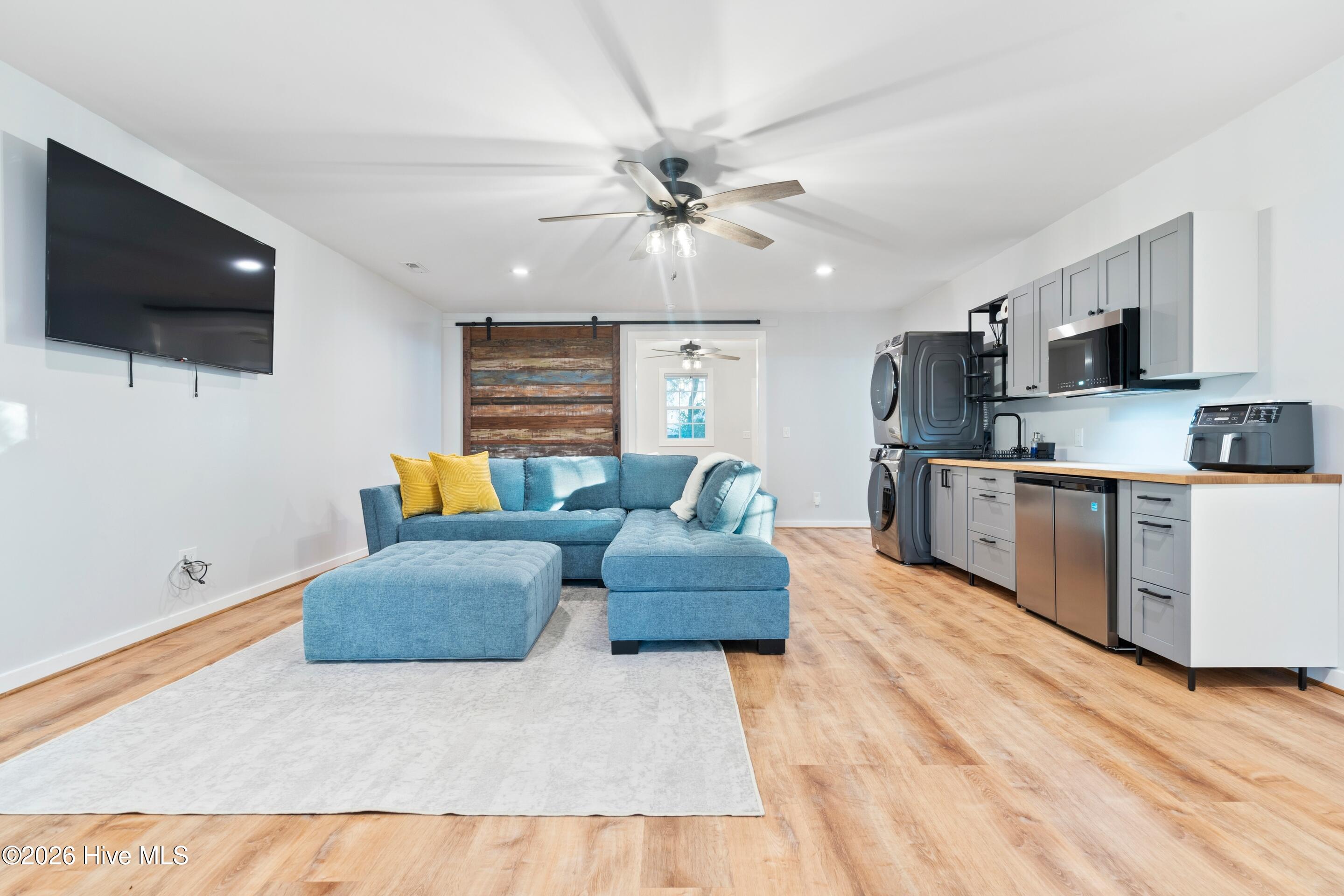 100549187 | Photo 66