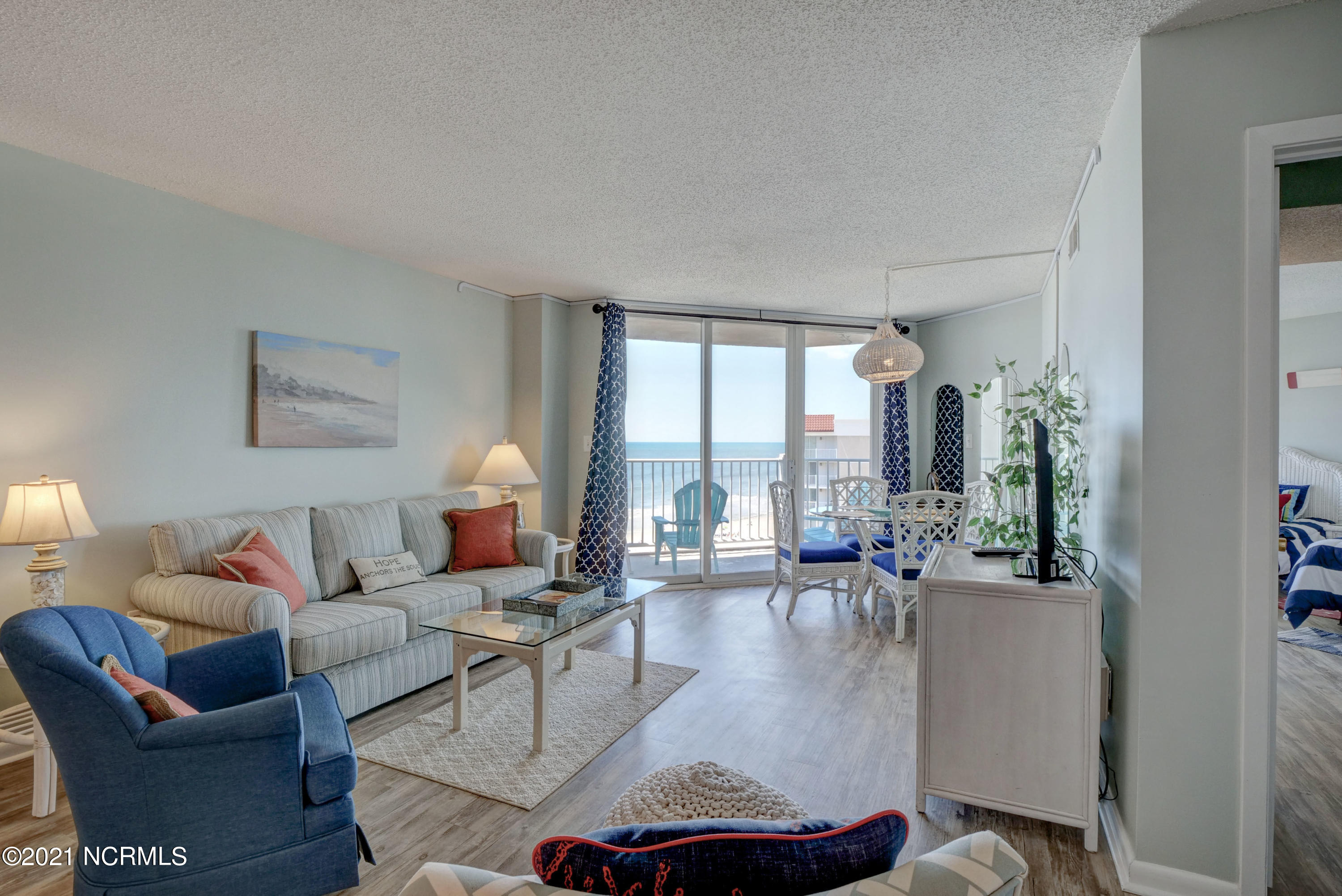 100527601 | Photo 10