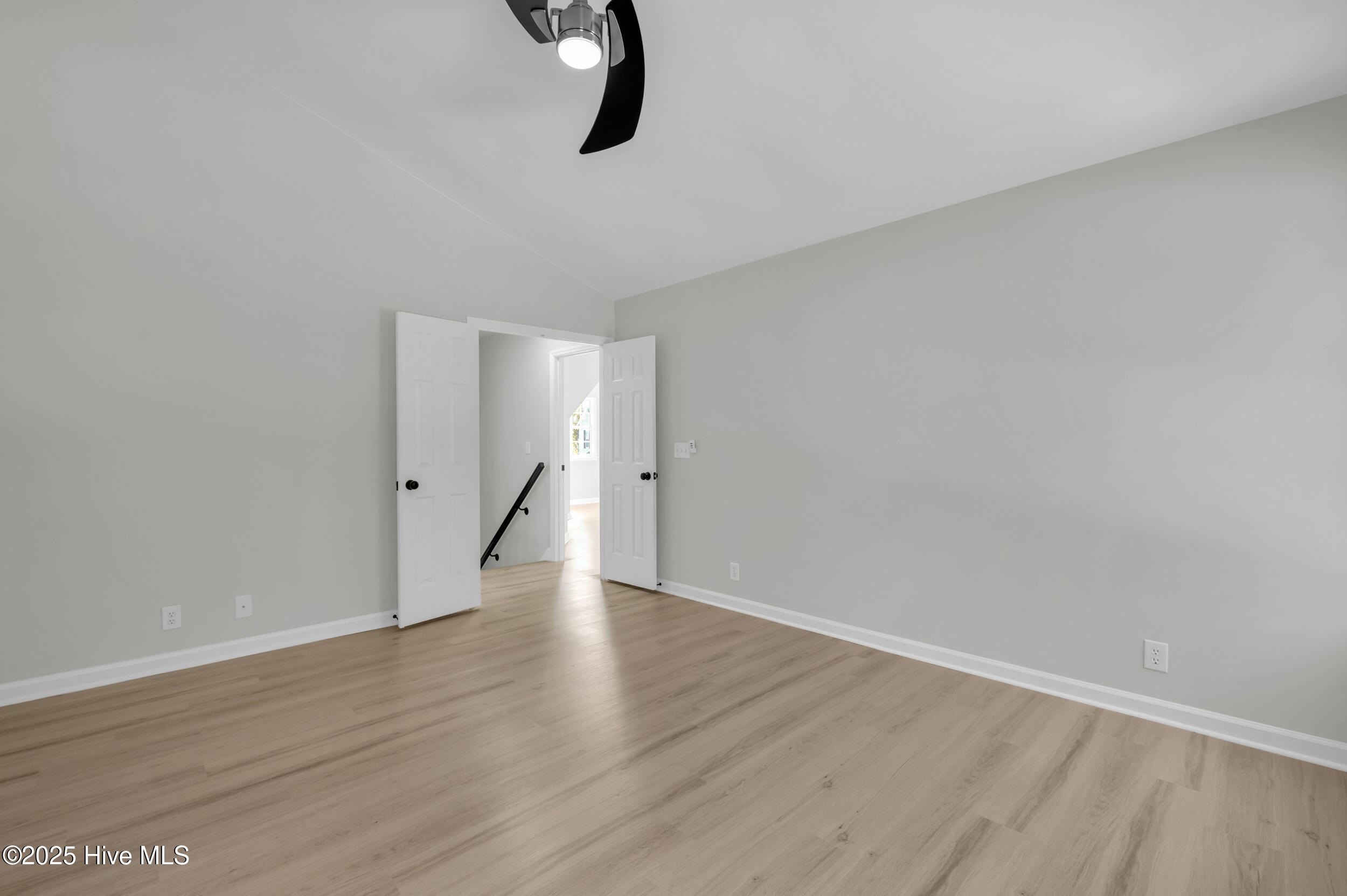 100540827 | Photo 23